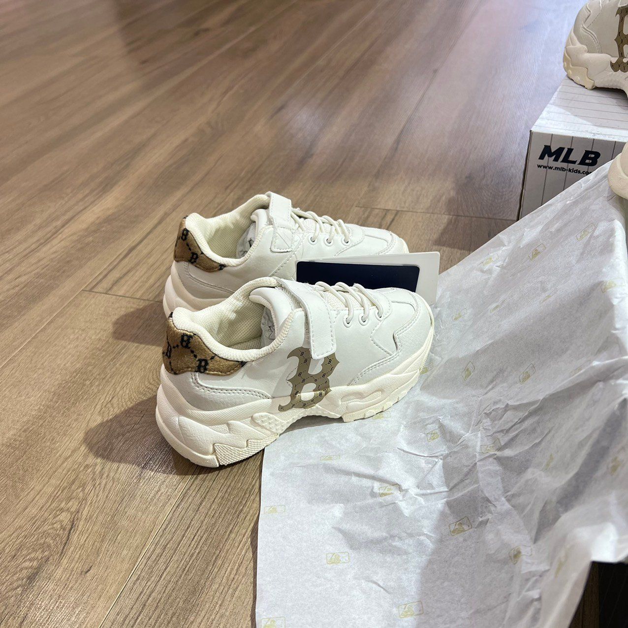 0794 - HÀNG CHÍNH HÃNG - GIÀY TRẺ EM MLB KID MONOGRAM MÀU BE NÂU - *BEIGE* - CODE: 7ASHCM11N