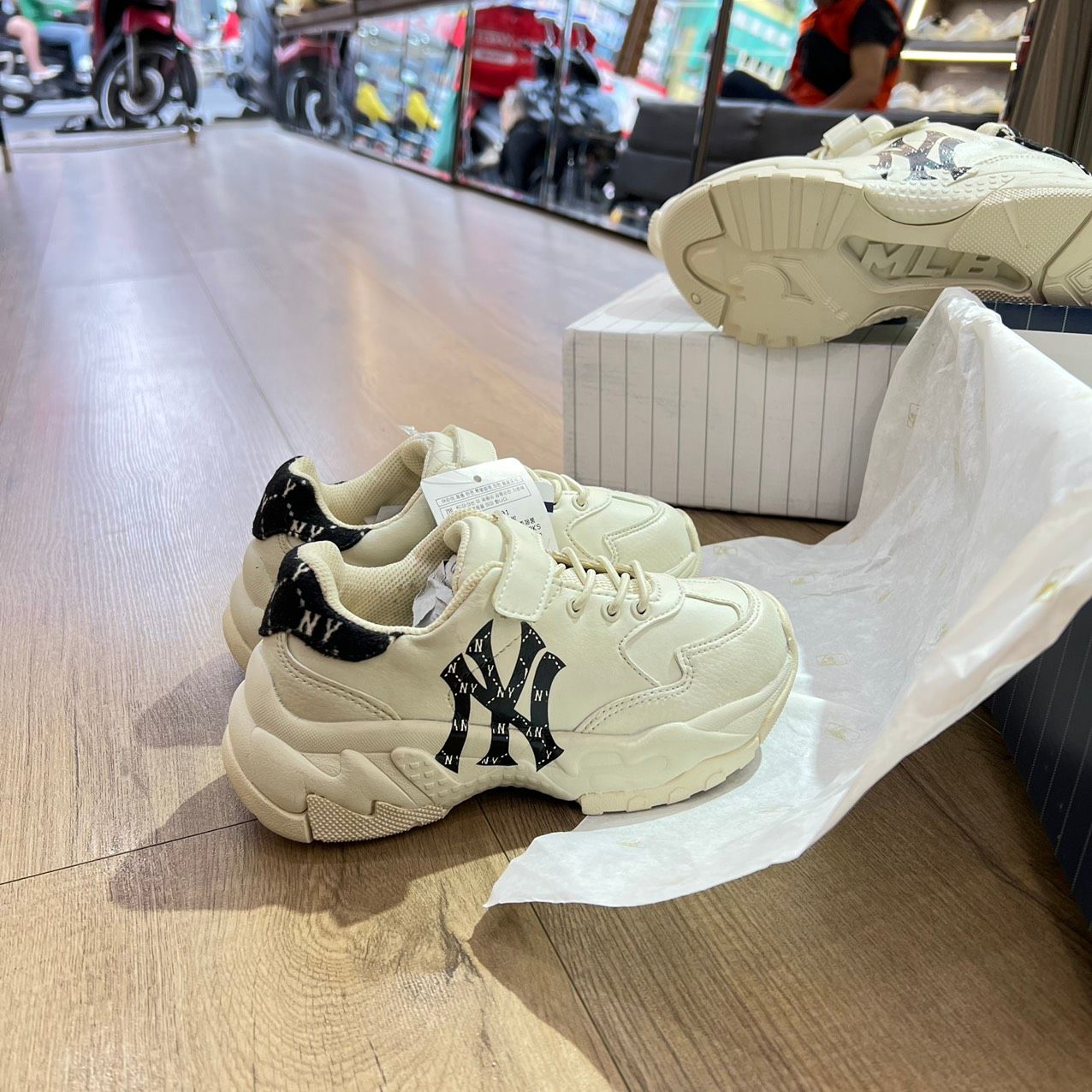 0795 - HÀNG CHÍNH HÃNG - GIÀY TRẺ EM MLB KID MONOGRAM MÀU BE ĐEN - *BLACK* - CODE: 7ASHCM11N