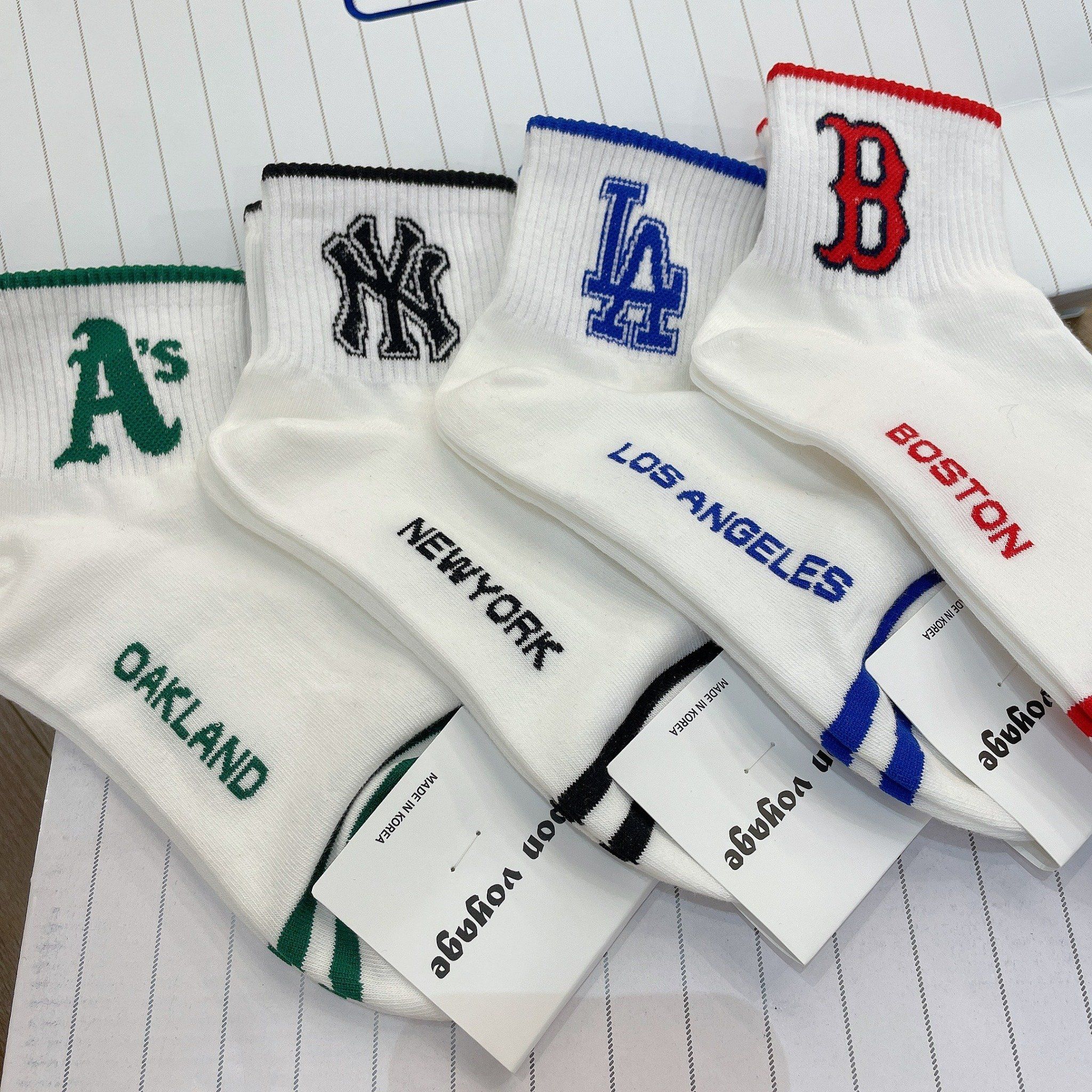 0805 - HÀNG CHÍNH HÃNG - VỚ TẤT KOREA X MLB CỔ LỬNG LOGO BOSTON ĐỎ 2022 - *WHITE*