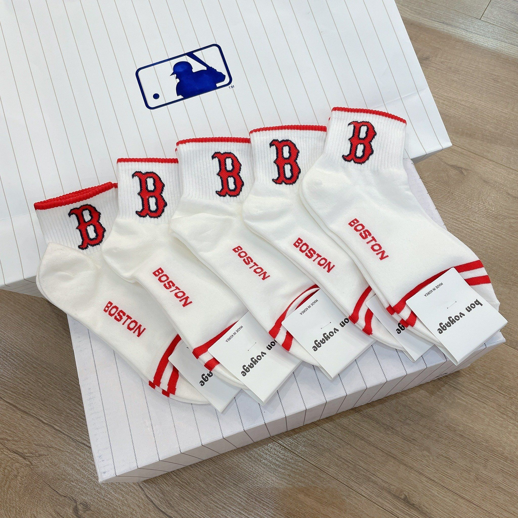 0805 - HÀNG CHÍNH HÃNG - VỚ TẤT KOREA X MLB CỔ LỬNG LOGO BOSTON ĐỎ 2022 - *WHITE*