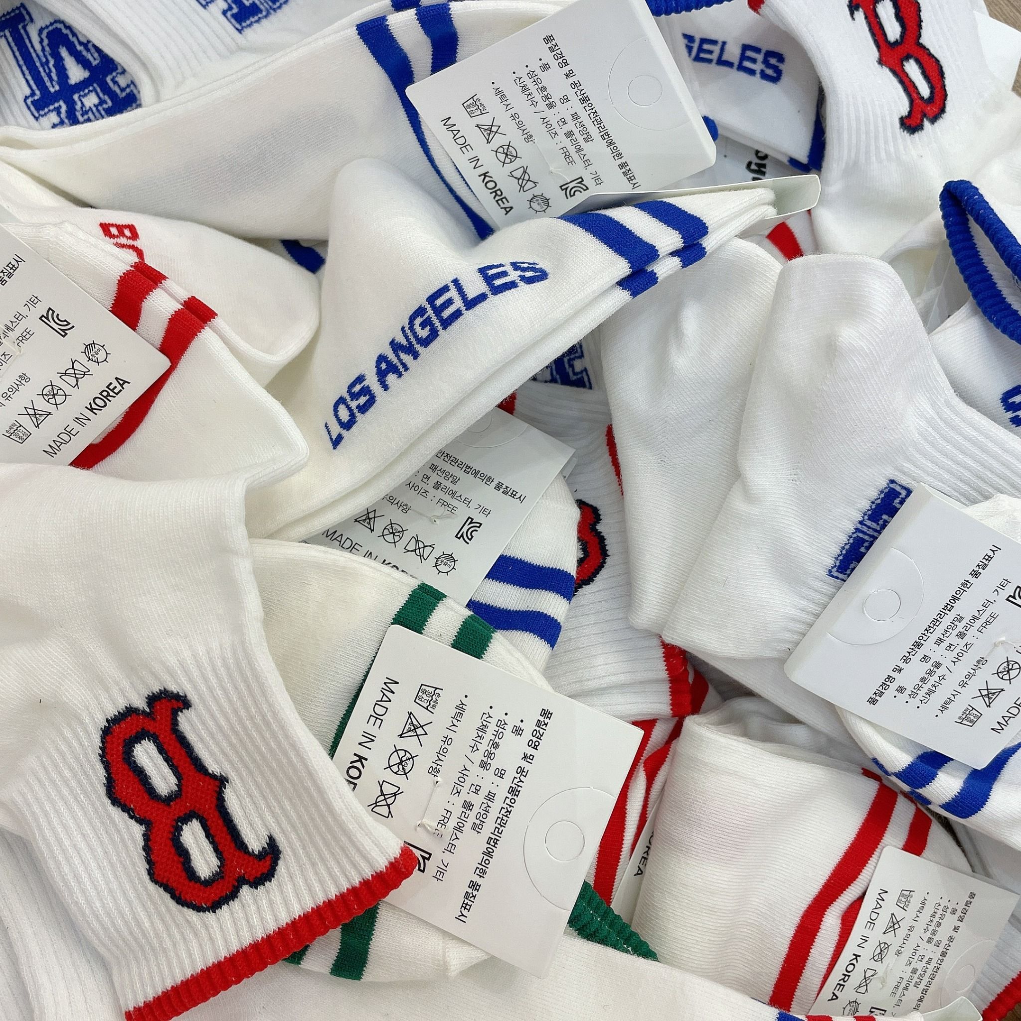 0805 - HÀNG CHÍNH HÃNG - VỚ TẤT KOREA X MLB CỔ LỬNG LOGO BOSTON ĐỎ 2022 - *WHITE*