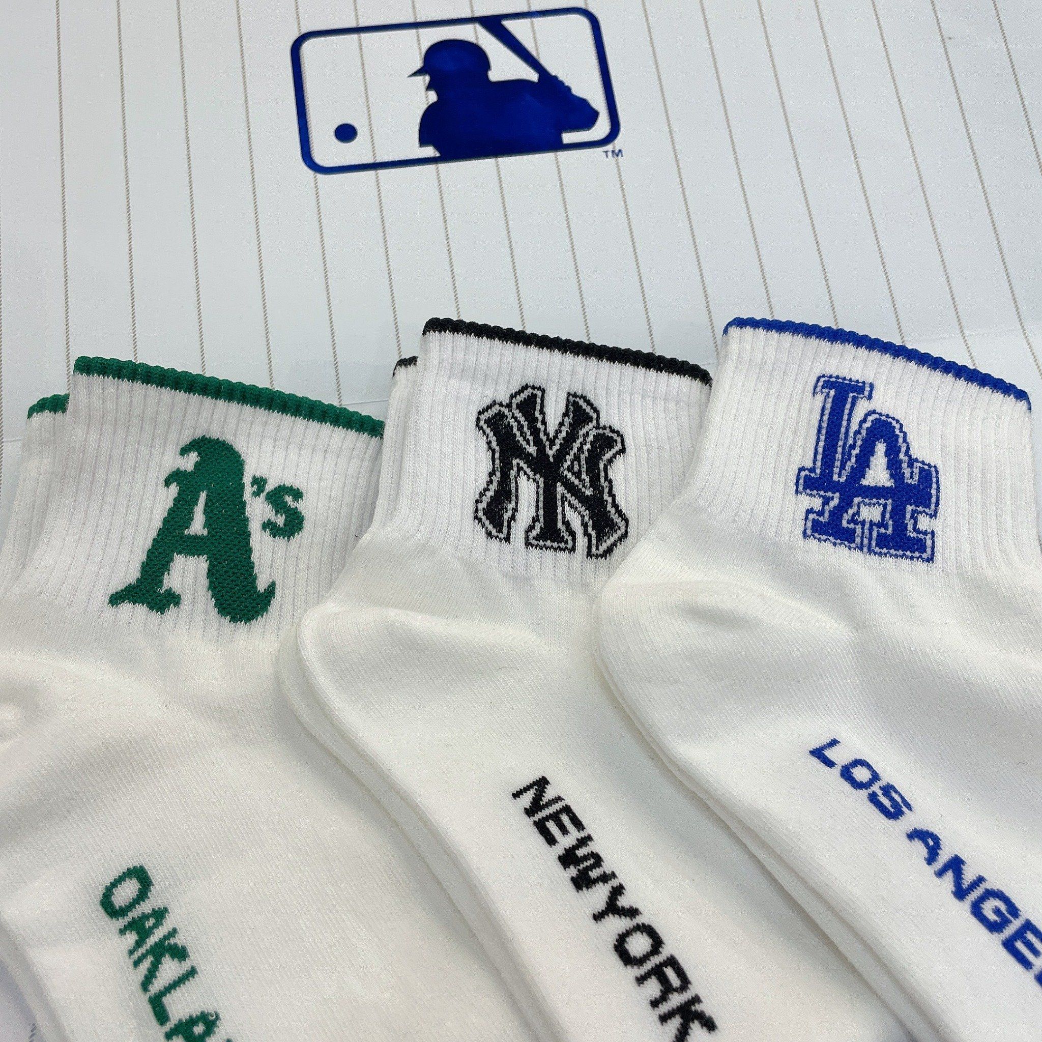 0805 - HÀNG CHÍNH HÃNG - VỚ TẤT KOREA X MLB CỔ LỬNG LOGO BOSTON ĐỎ 2022 - *WHITE*