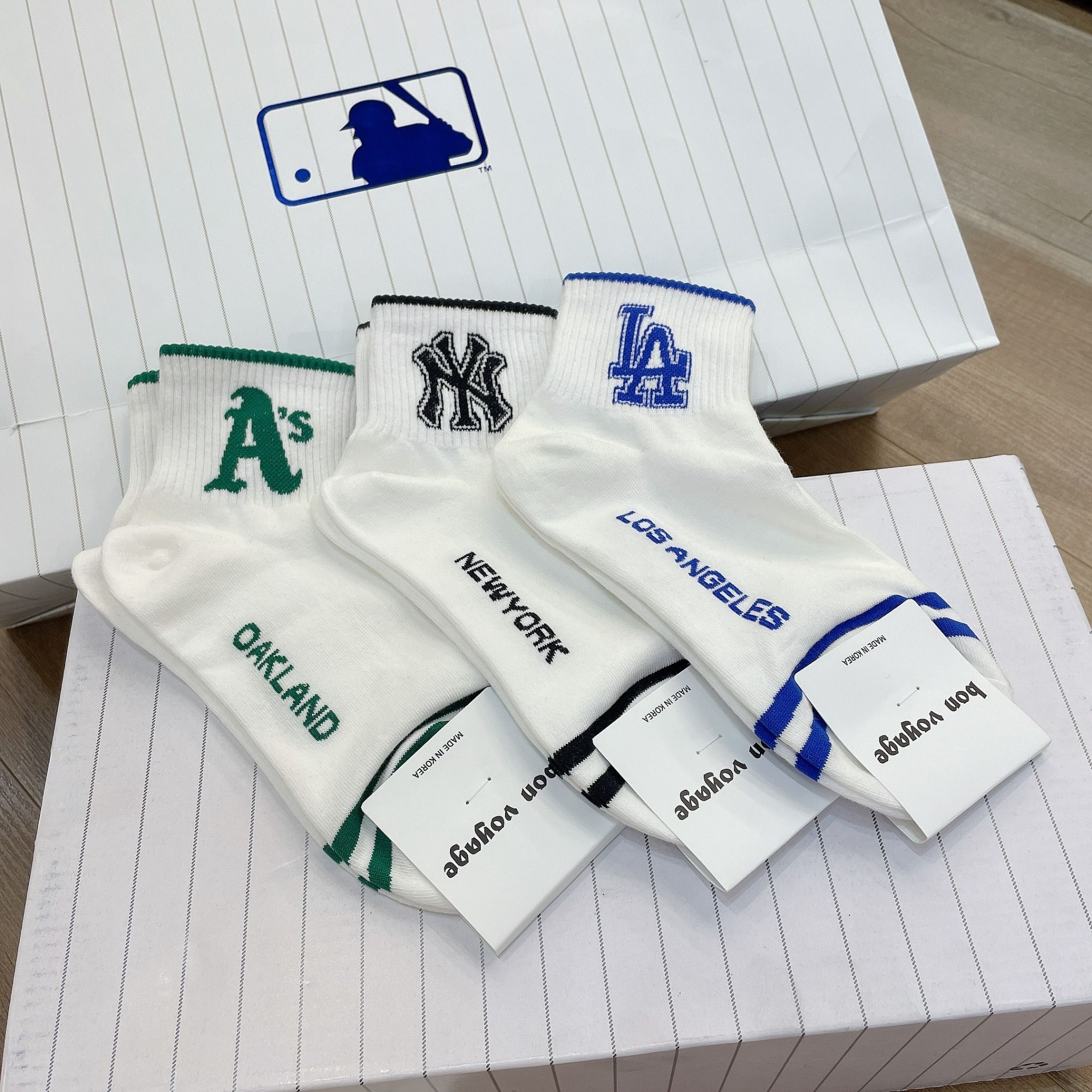 0808 - HÀNG CHÍNH HÃNG - VỚ TẤT KOREA X MLB CỔ LỬNG LOGO A'S GREEN XANH LÁ 2022 - *WHITE*