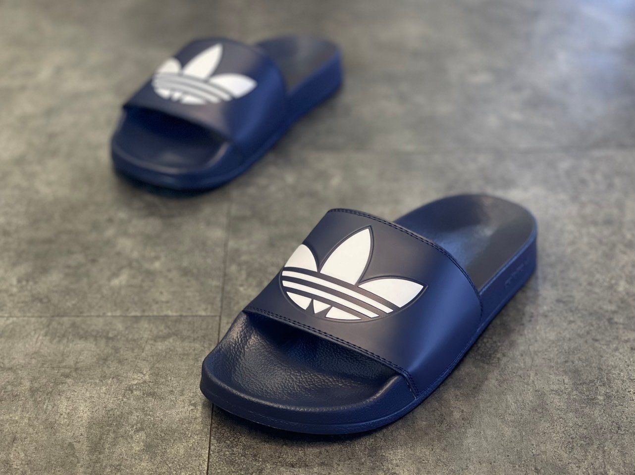 0799 - HÀNG CHÍNH HÃNG - DÉP ADIDAS ADILLETE SHOWER CỎ BA LÁ LITE MÀU NAVY - *NAVY* - CODE: GU8299