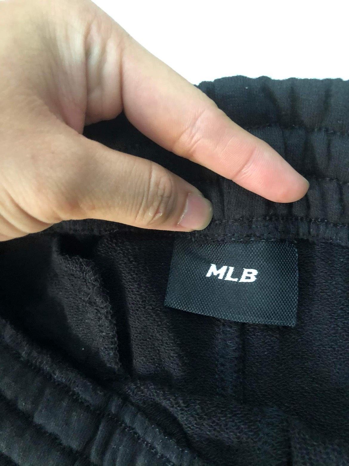 0818 - HÀNG CHÍNH HÃNG - QUẦN THỂ THAO JOGGER MLB LOGO NY IN NỔI TRẮNG MÀU ĐEN - *BLACK* - CODE: 3APTL0114-50BKS