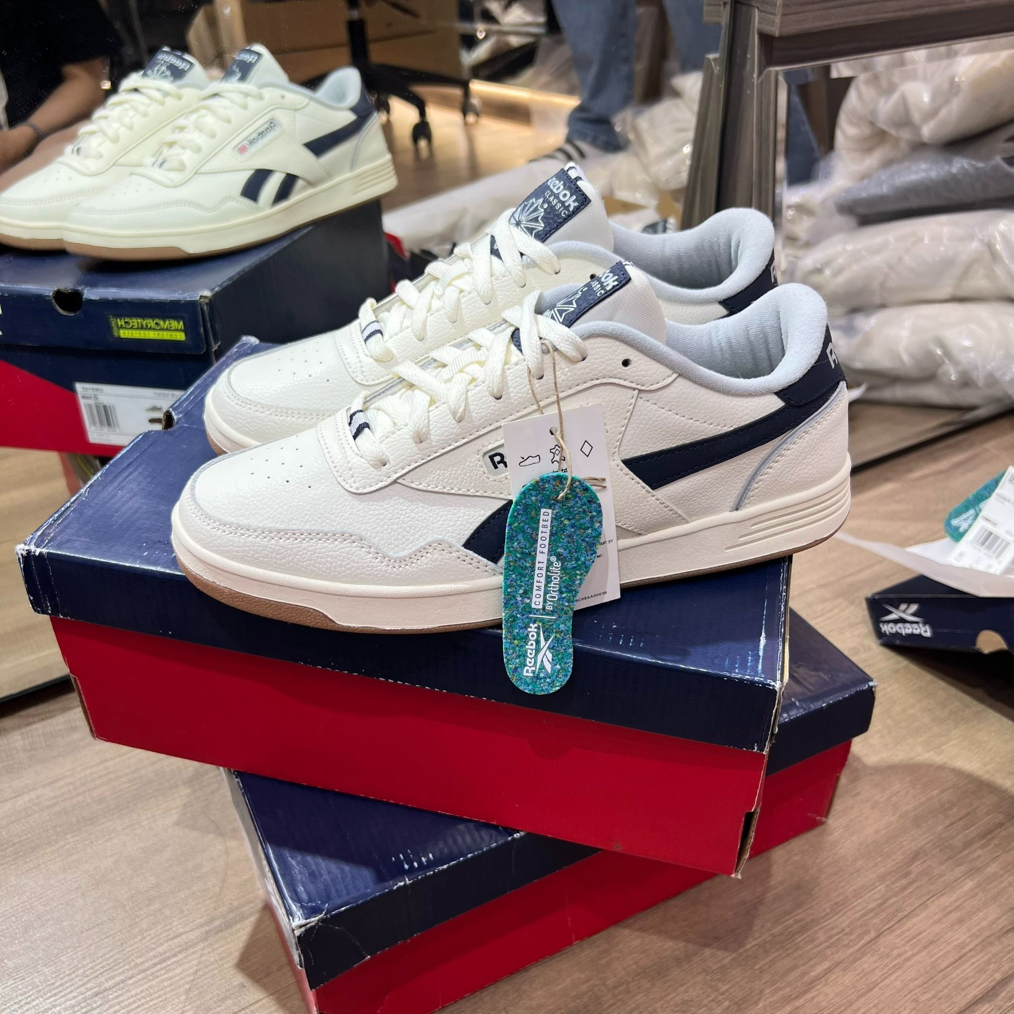 0828 - HÀNG CHÍNH HÃNG - GIÀY REEBOK CLUB MEMT 'CHALK VECTOR NAVY' - *CREAM/NAVY* - CODE: GW0102 - (5080)