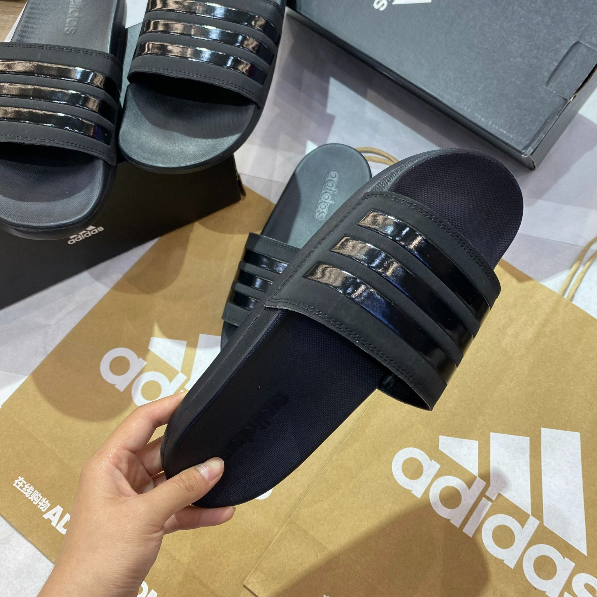 0844 - HÀNG CHÍNH HÃNG - DÉP QUAI NGANG ADIDAS CLOUDFOAM COMFORT MÀU ĐEN SỌC ĐEN BÓNG - CODE: GZ5896