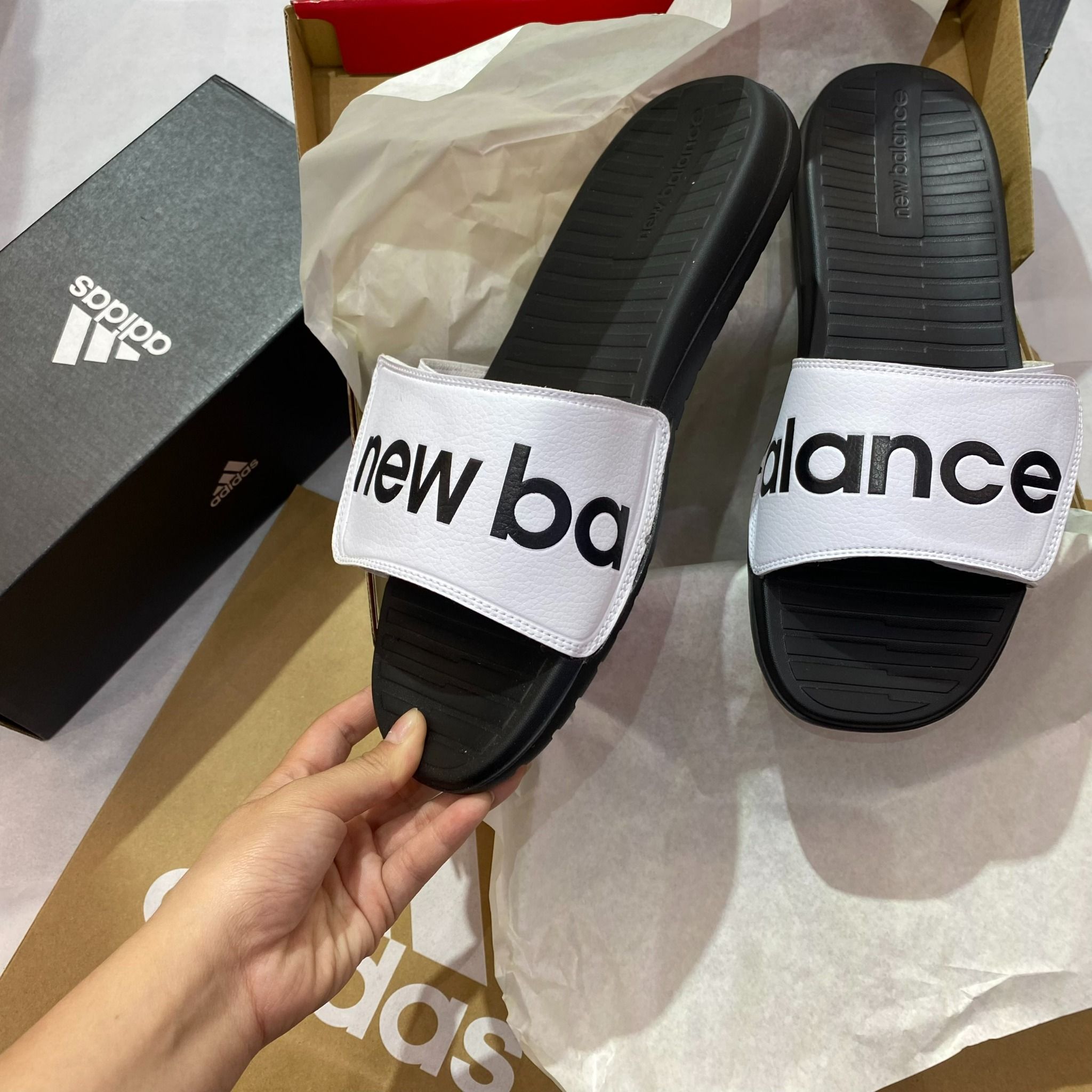 0846 - HÀNG CHÍNH HÃNG - DÉP QUAI DÁN NEW BALANCE MÀU TRẮNG CHỮ ĐEN - *WHITE* - CODE: SDL230WT