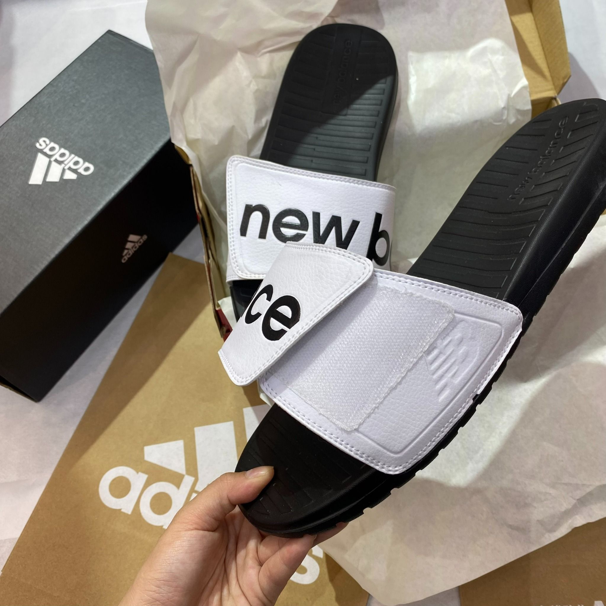 0846 - HÀNG CHÍNH HÃNG - DÉP QUAI DÁN NEW BALANCE MÀU TRẮNG CHỮ ĐEN - *WHITE* - CODE: SDL230WT