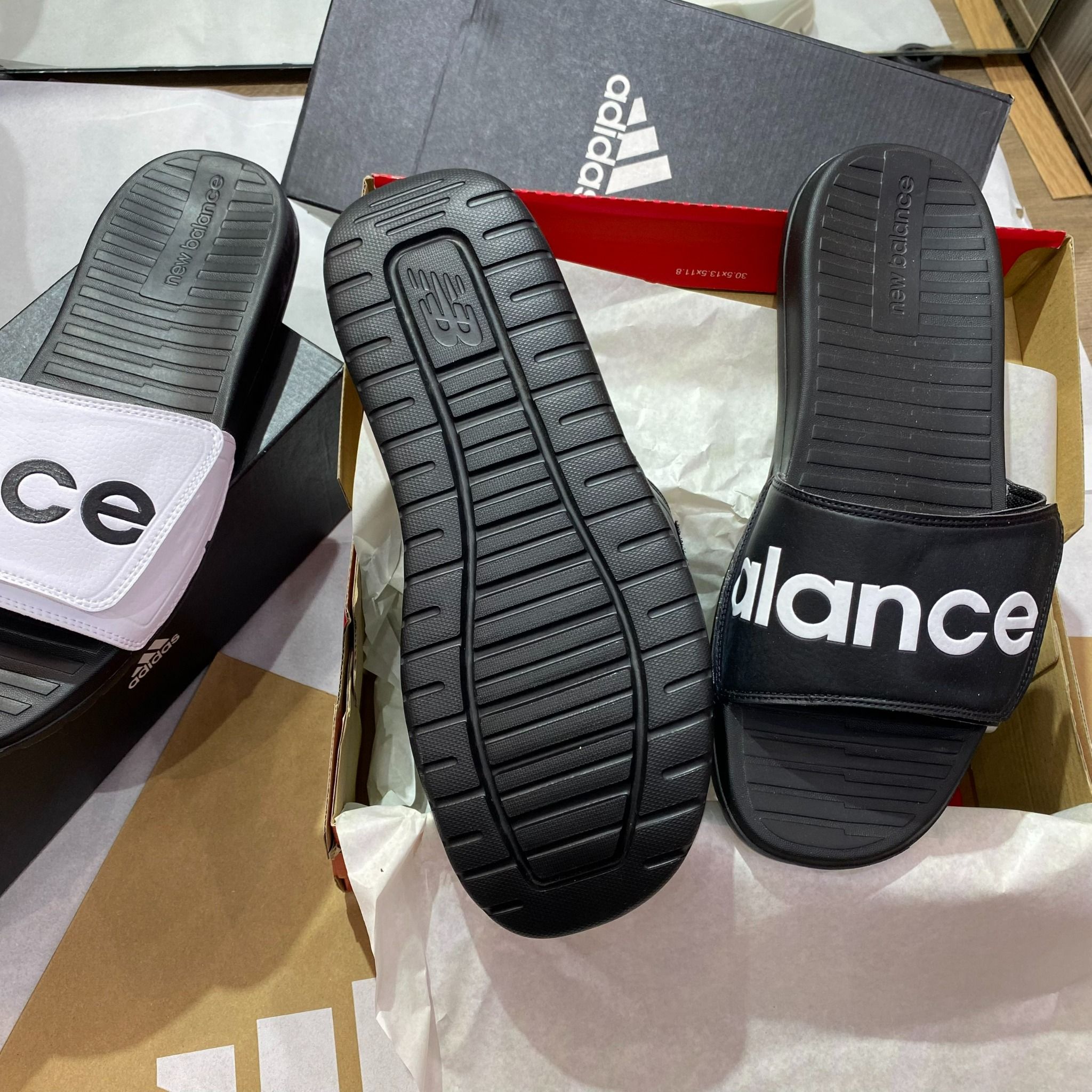 0847 - HÀNG CHÍNH HÃNG - DÉP QUAI DÁN NEW BALANCE MÀU ĐEN CHỮ TRẮNG - *BLACK* - CODE: SDL230BK