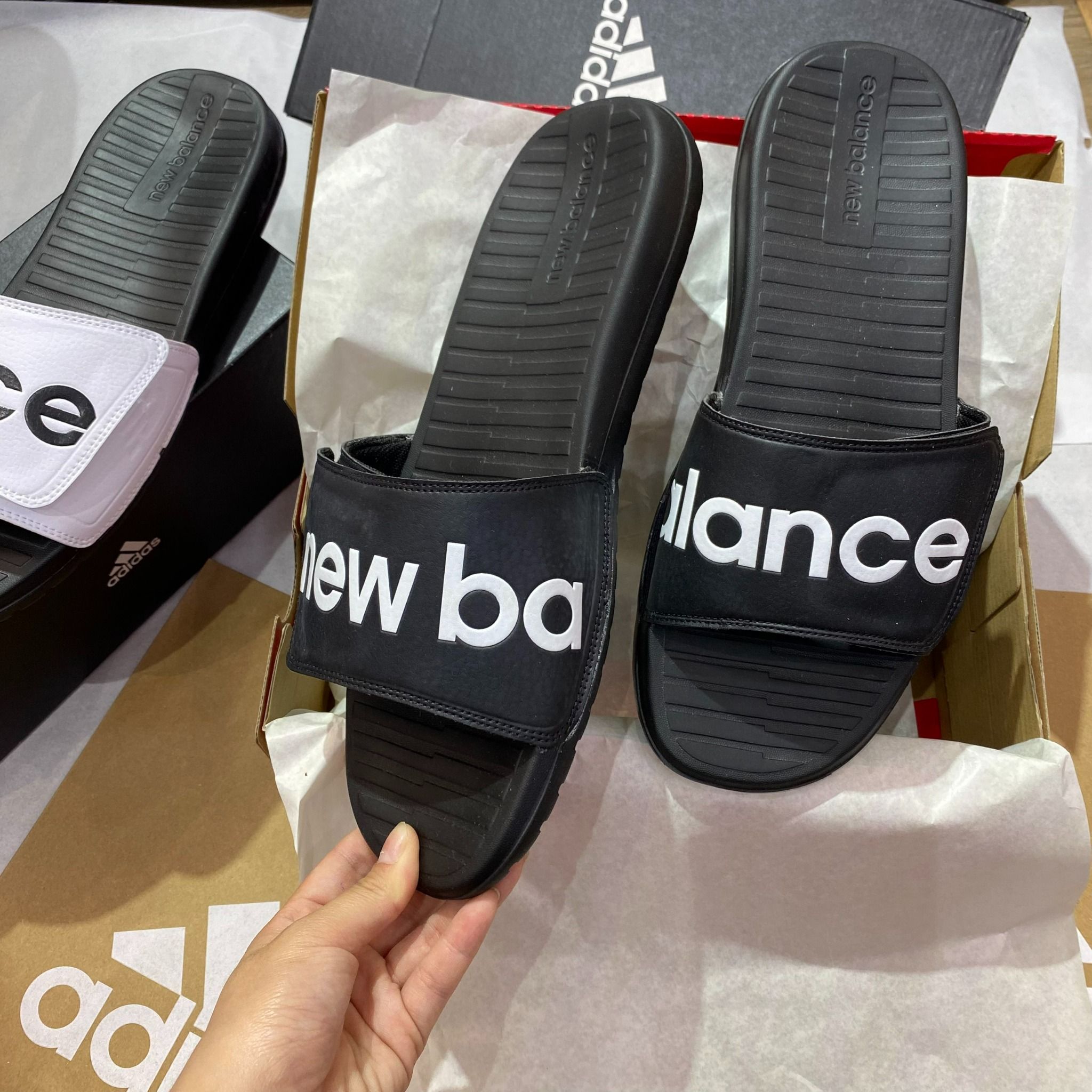 0847 - HÀNG CHÍNH HÃNG - DÉP QUAI DÁN NEW BALANCE MÀU ĐEN CHỮ TRẮNG - *BLACK* - CODE: SDL230BK