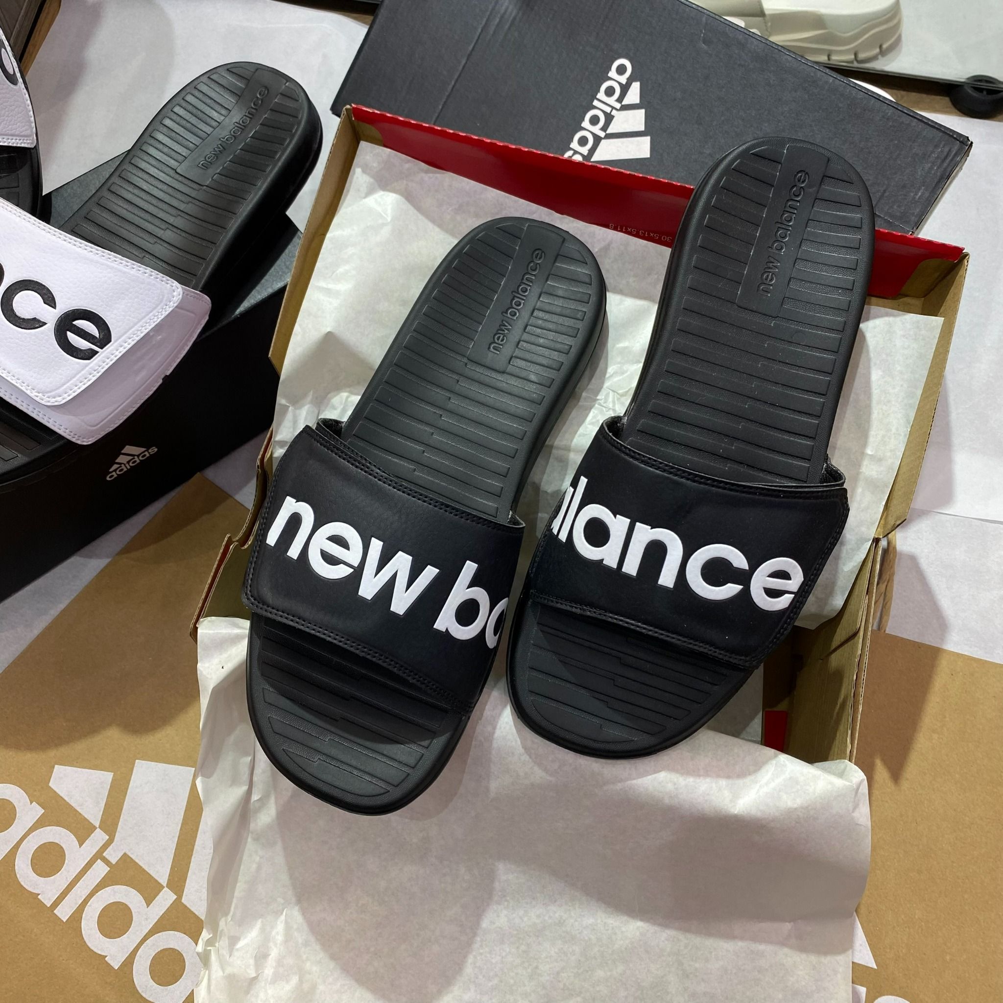 0847 - HÀNG CHÍNH HÃNG - DÉP QUAI DÁN NEW BALANCE MÀU ĐEN CHỮ TRẮNG - *BLACK* - CODE: SDL230BK