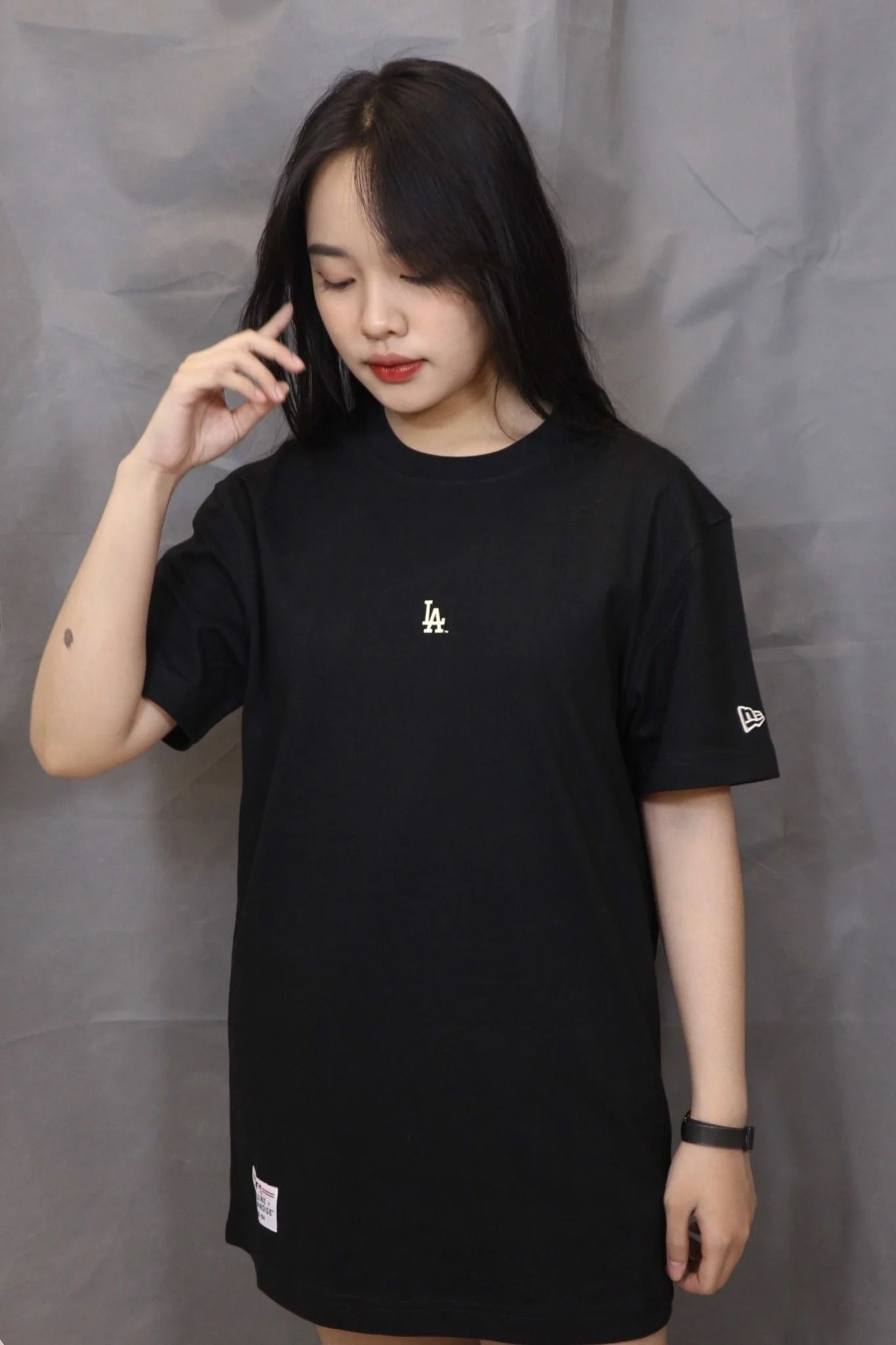 0976 - HÀNG CHÍNH HÃNG - ÁO THUN NEW ERA - LA LOGO CHÌM ĐEN - CODE: 13731452