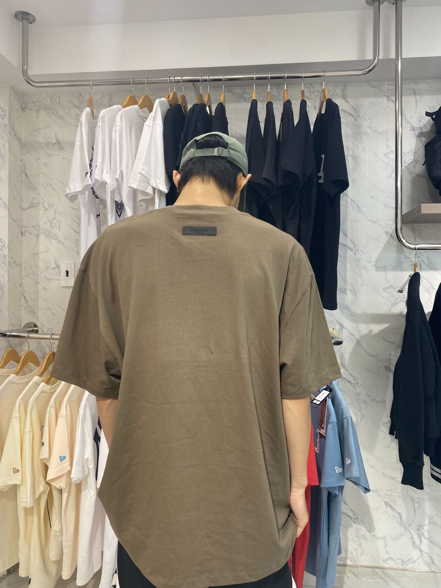 0888 - HÀNG CHÍNH HÃNG - ÁO THUN TEE ESSENTIAL FOG - TAN ĐẬM/ MÀU GỖ * WOOD * - SEASON 22