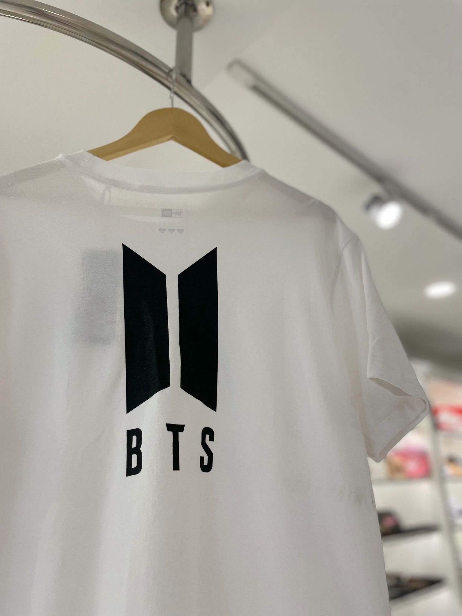 0890 - HÀNG CHÍNH HÃNG - ÁO THUN NEW ERA x BTS- BEYOND THE SCENE *TRẮNG *