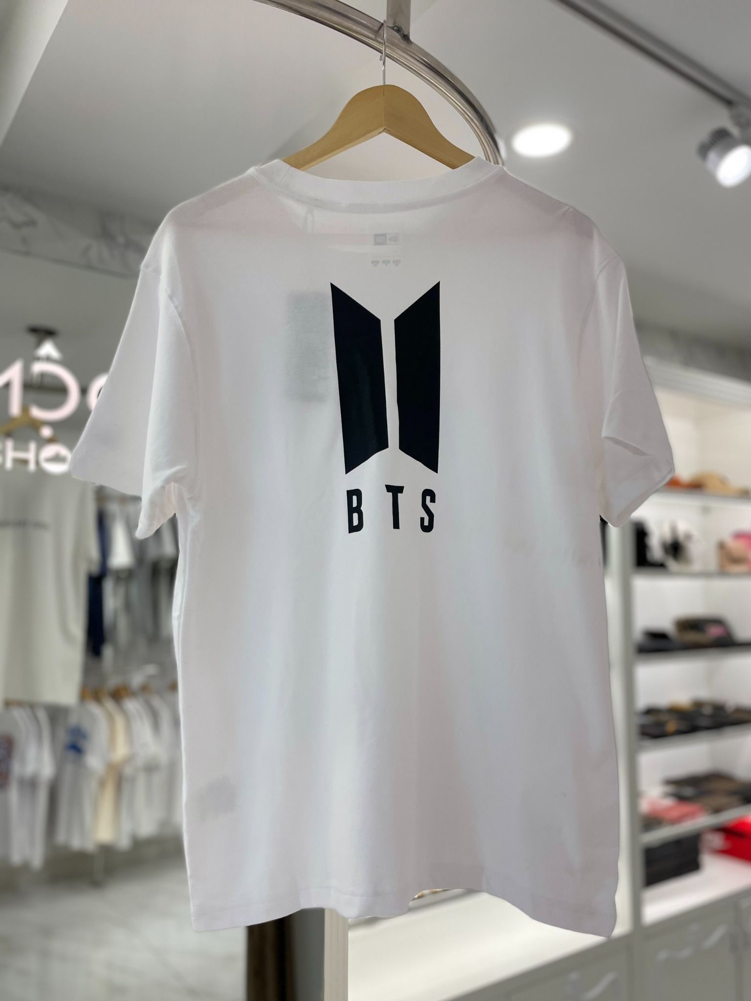 0890 - HÀNG CHÍNH HÃNG - ÁO THUN NEW ERA x BTS- BEYOND THE SCENE *TRẮNG *