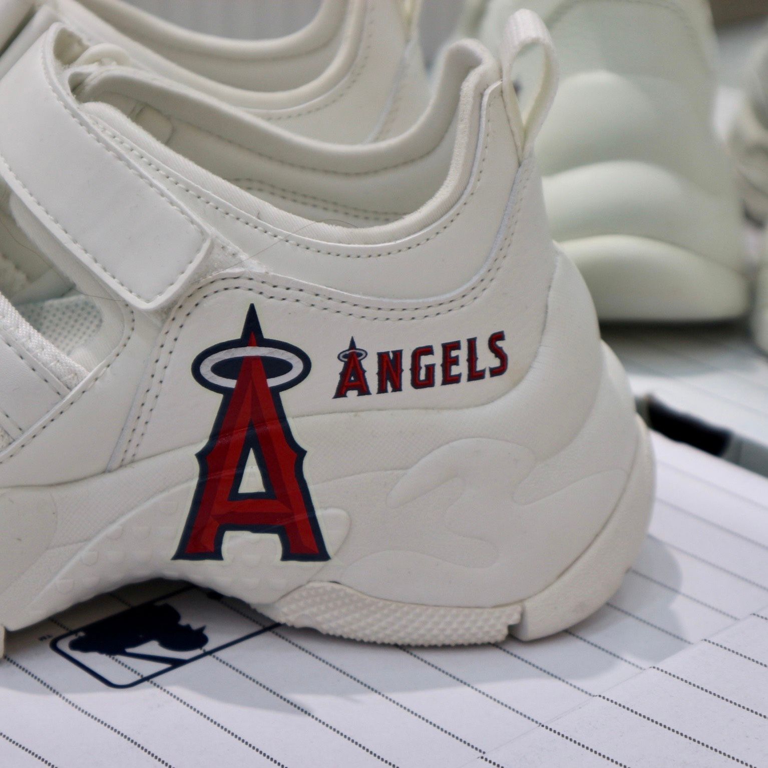 0914 - HÀNG CHÍNH HÃNG - Giày Sandal MLB - Angels - * TRẮNG ĐỎ * CODE : 3ASDCH133-41IVS