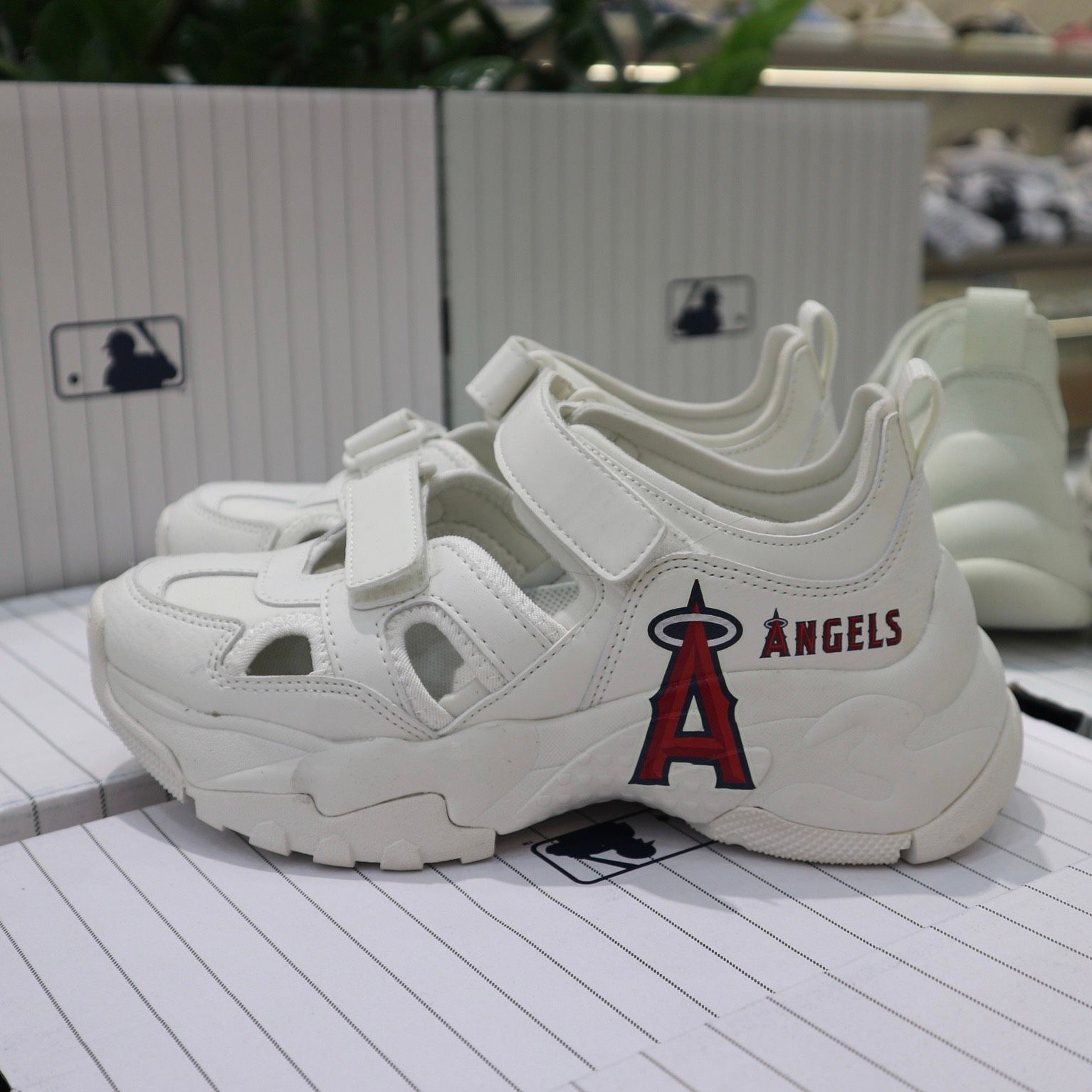  0914 - HÀNG CHÍNH HÃNG -  Giày Sandal MLB - Angels - * TRẮNG ĐỎ * CODE : 3ASDCH133-41IVS 