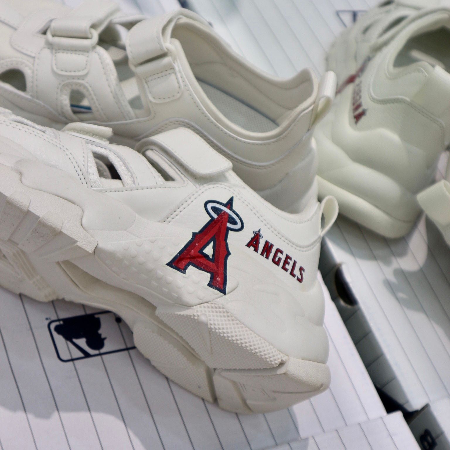 0914 - HÀNG CHÍNH HÃNG - Giày Sandal MLB - Angels - * TRẮNG ĐỎ * CODE : 3ASDCH133-41IVS
