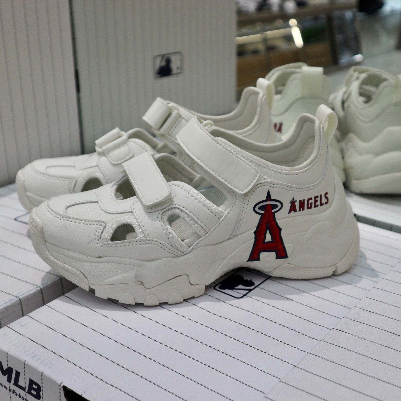  0914 - HÀNG CHÍNH HÃNG -  Giày Sandal MLB - Angels - * TRẮNG ĐỎ * CODE : 3ASDCH133-41IVS 