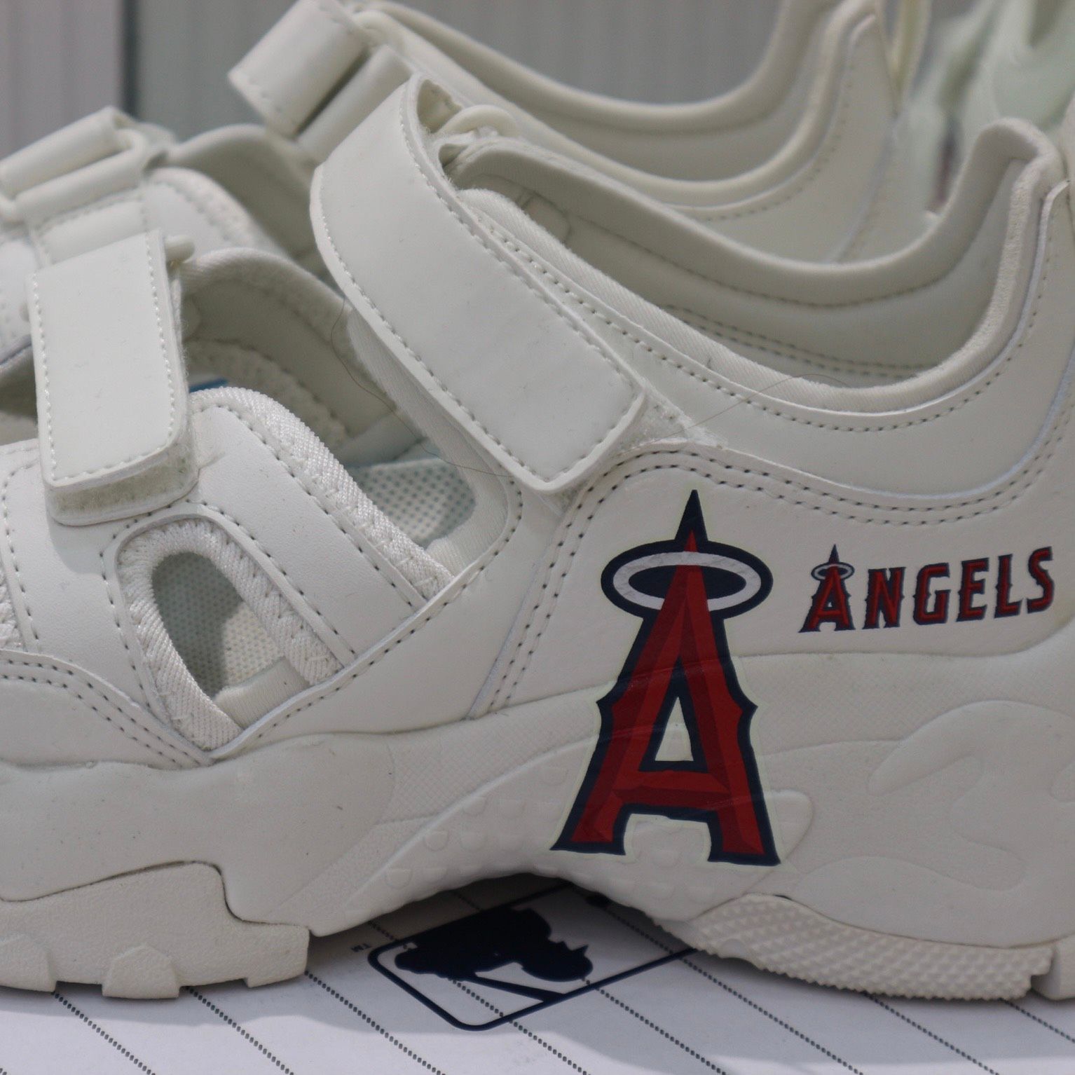 0914 - HÀNG CHÍNH HÃNG - Giày Sandal MLB - Angels - * TRẮNG ĐỎ * CODE : 3ASDCH133-41IVS