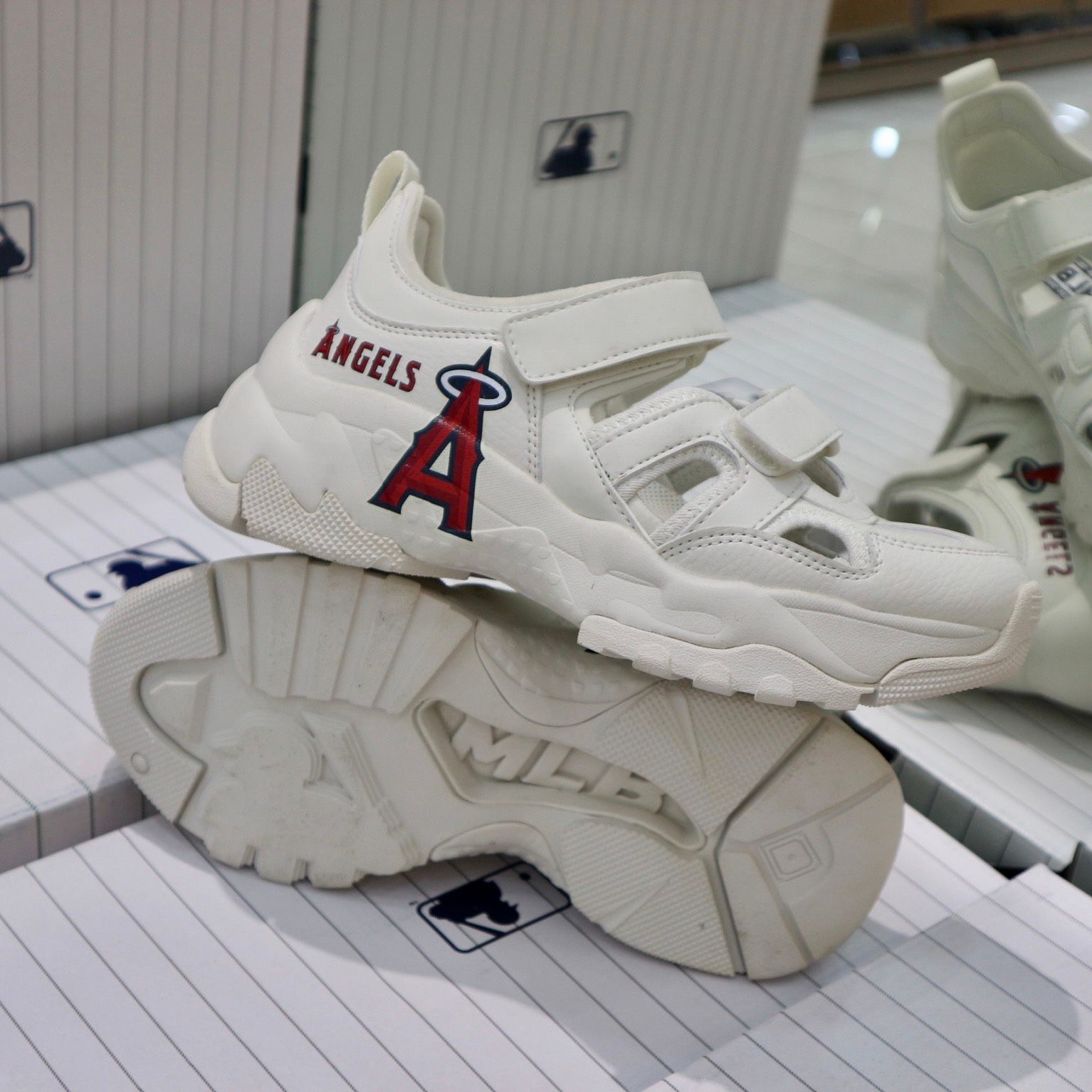 0914 - HÀNG CHÍNH HÃNG - Giày Sandal MLB - Angels - * TRẮNG ĐỎ * CODE : 3ASDCH133-41IVS