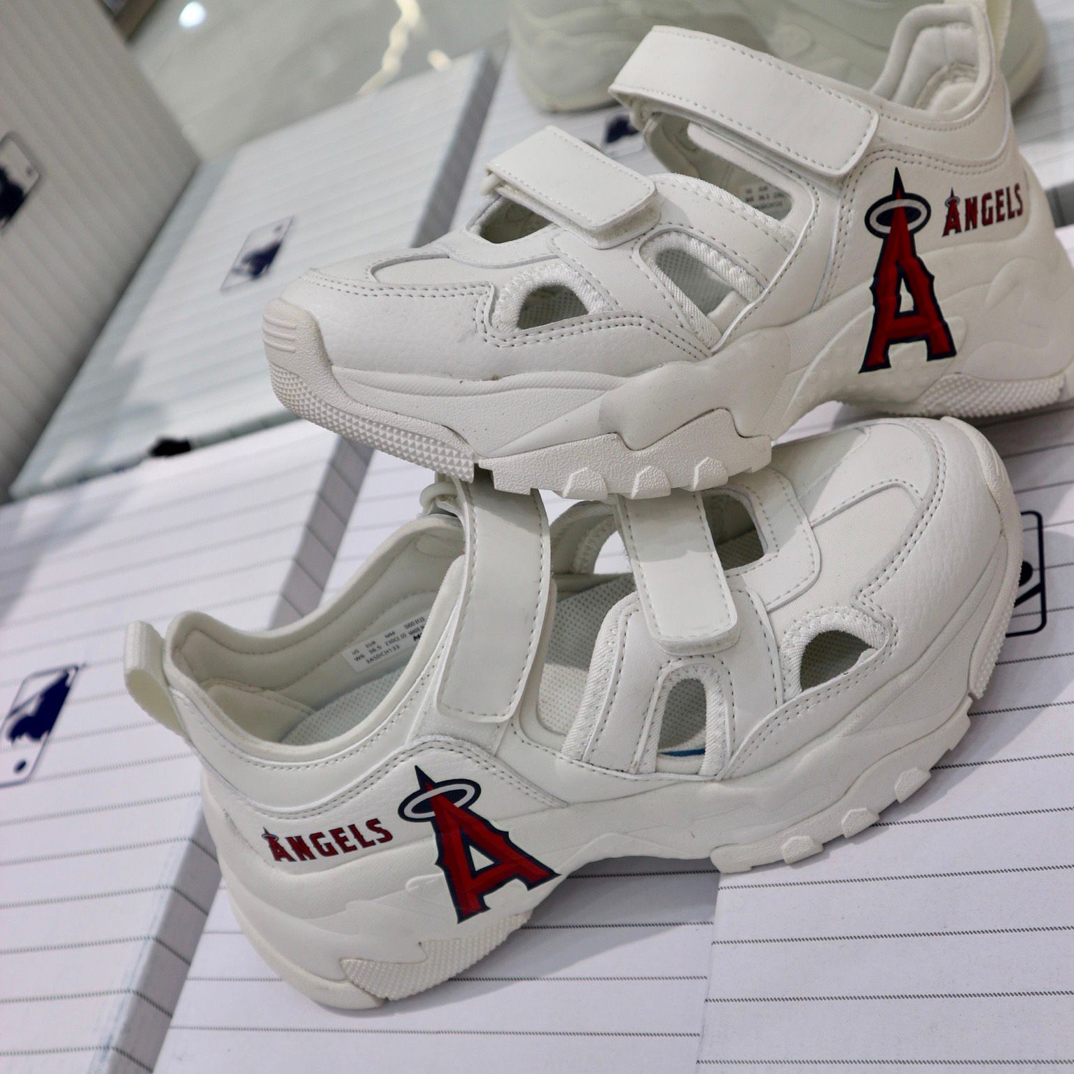 0914 - HÀNG CHÍNH HÃNG - Giày Sandal MLB - Angels - * TRẮNG ĐỎ * CODE : 3ASDCH133-41IVS