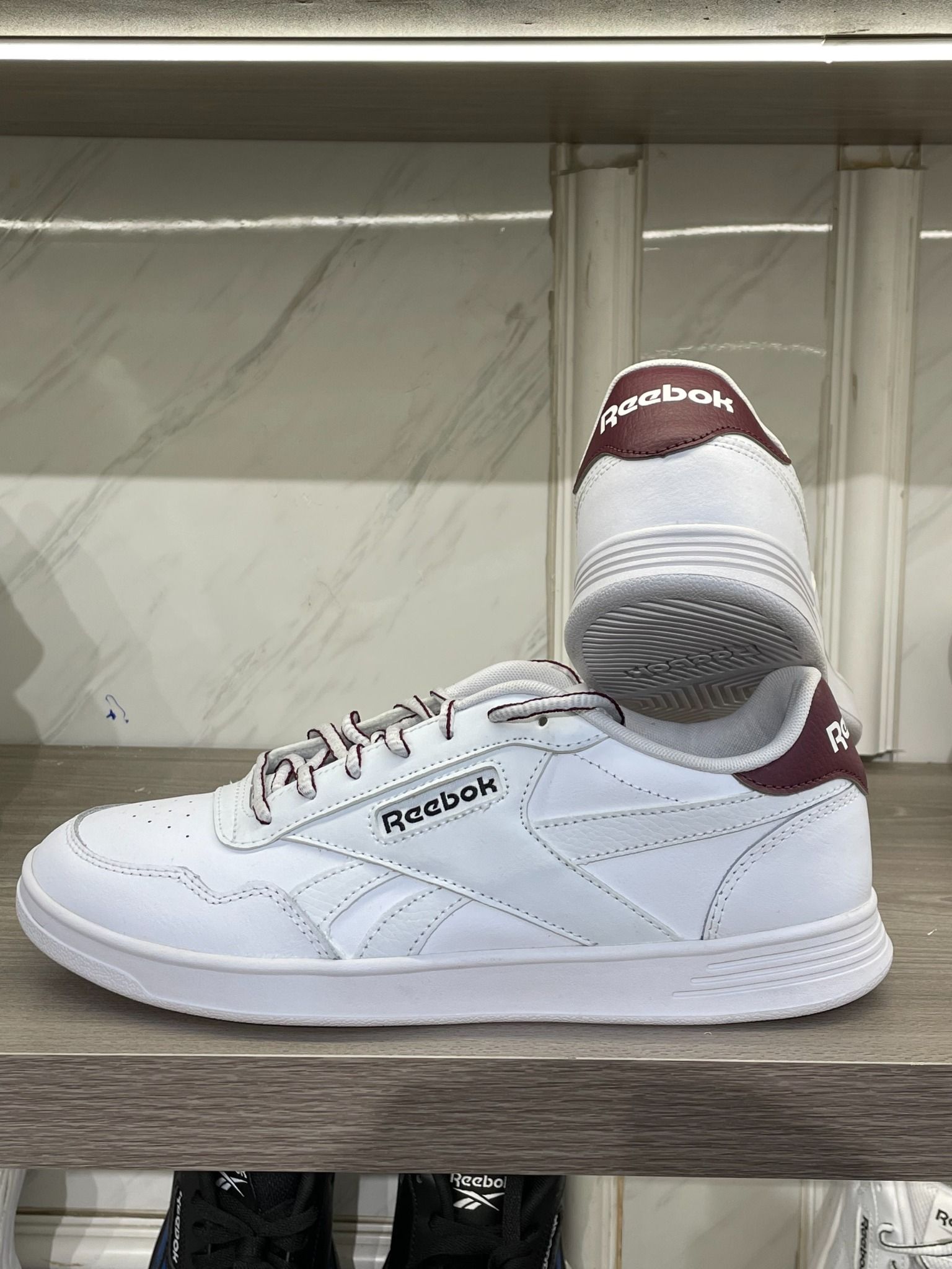 0934 - *CHÍNH HÃNG* - GIÀY REEBOK - ĐẾ BẰNG - GÓT ĐỎ ĐÔ - (5435)