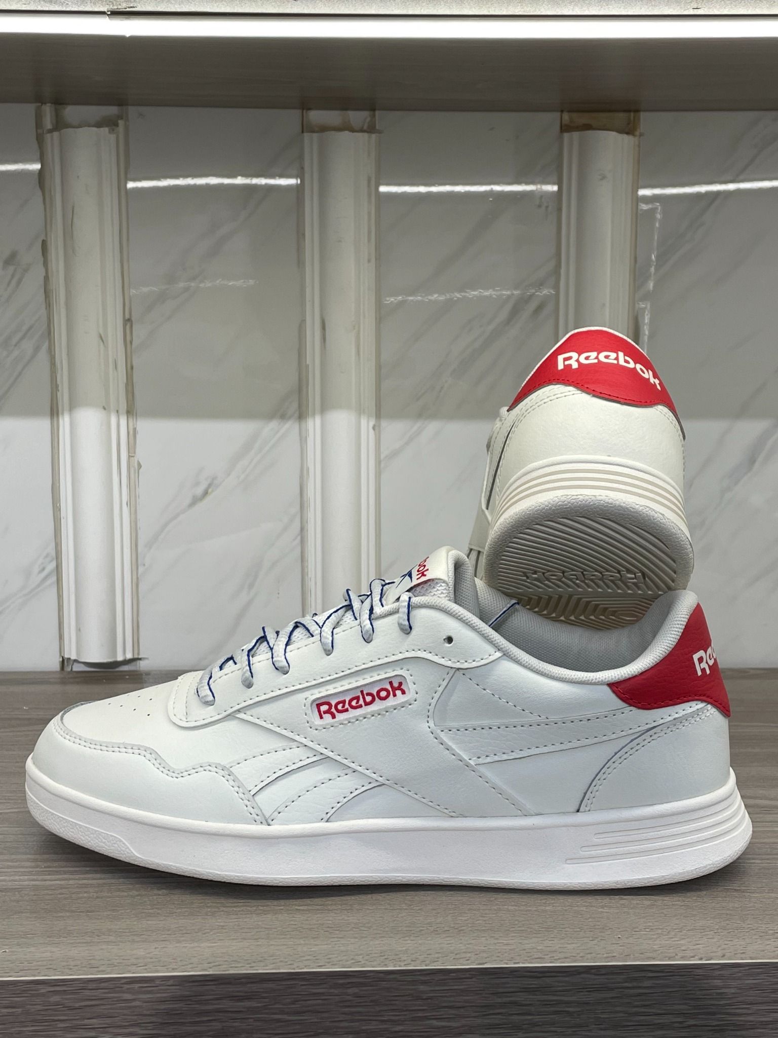 0935 - *CHÍNH HÃNG* - GIÀY REEBOK - ĐẾ BẰNG - GÓT ĐỎ - (5428)