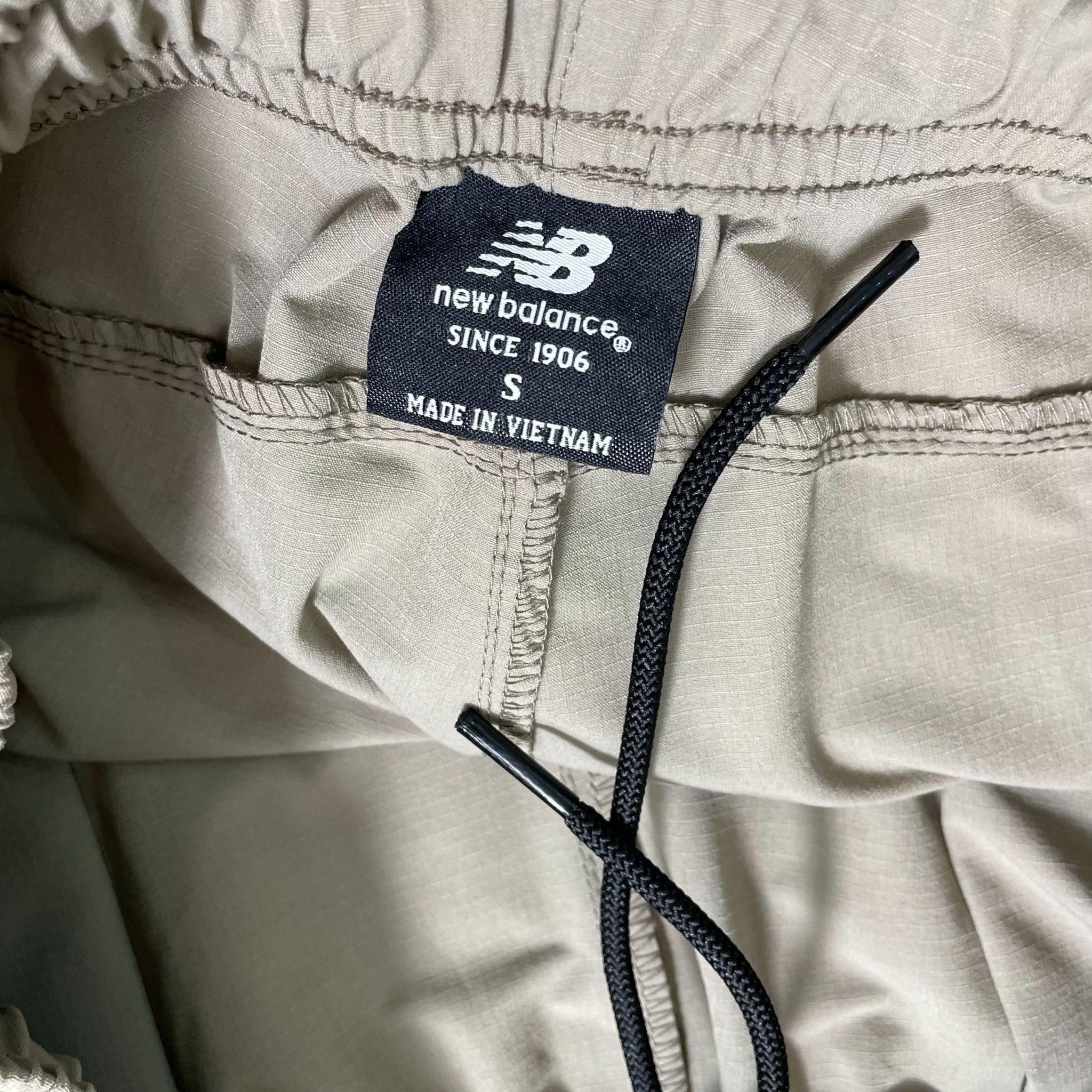 0983 - HÀNG CHÍNH HÃNG - Quần Short New Balance - *Kem*