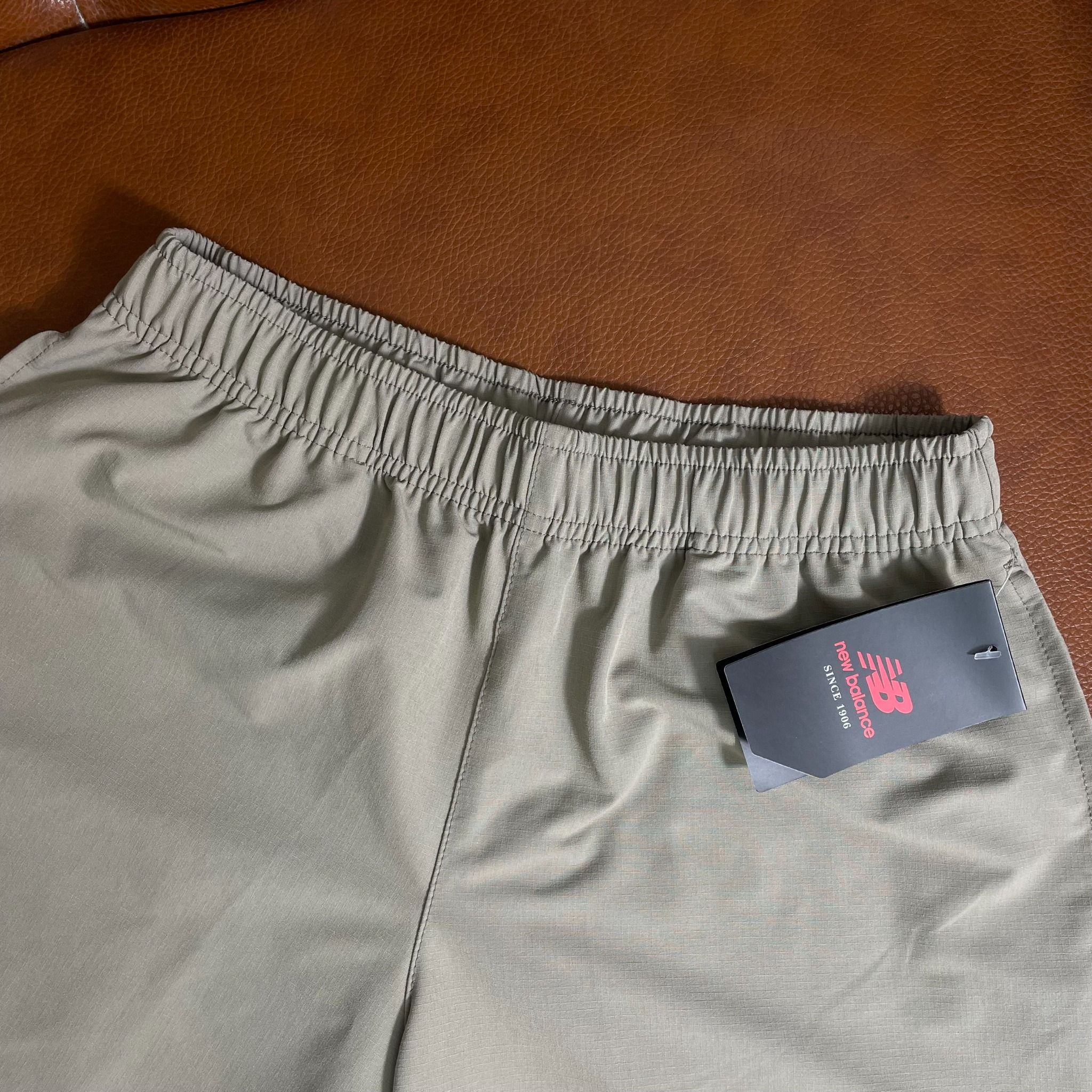 0983 - HÀNG CHÍNH HÃNG - Quần Short New Balance - *Kem*