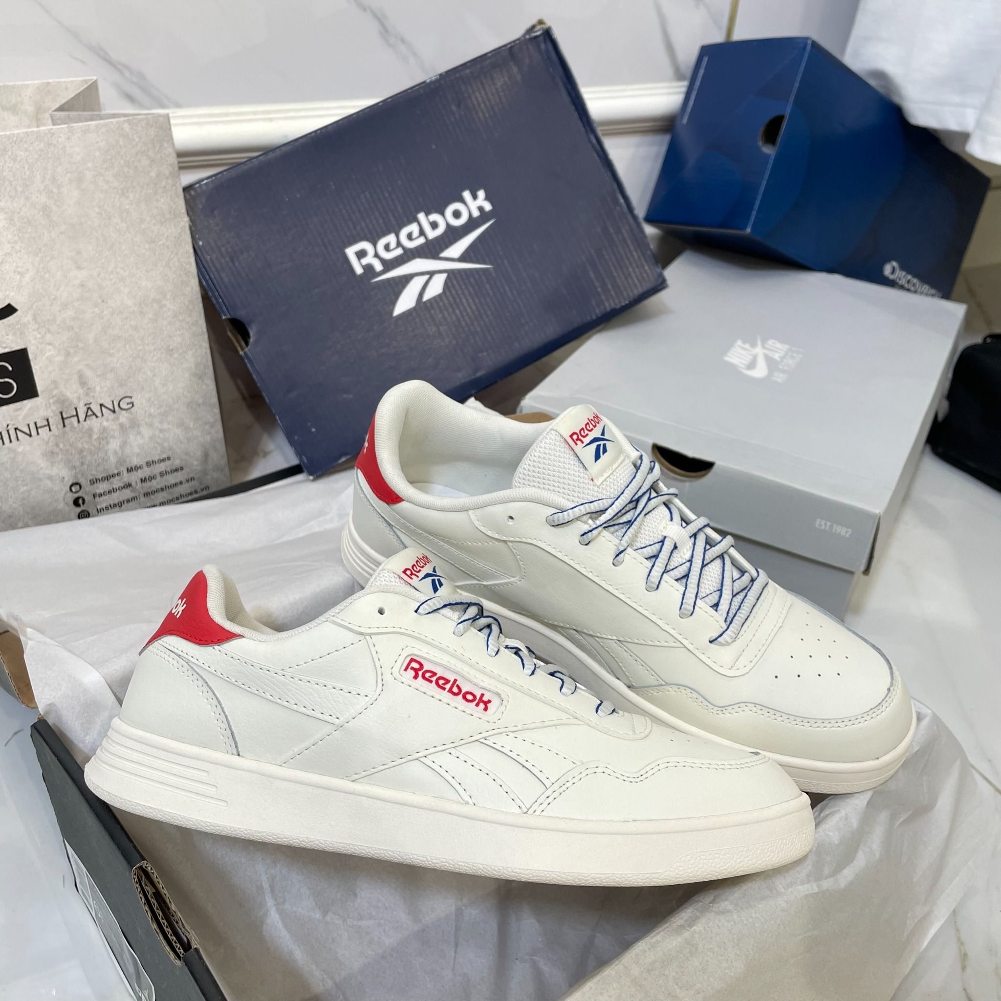 0935 - *CHÍNH HÃNG* - GIÀY REEBOK - ĐẾ BẰNG - GÓT ĐỎ - (5428)