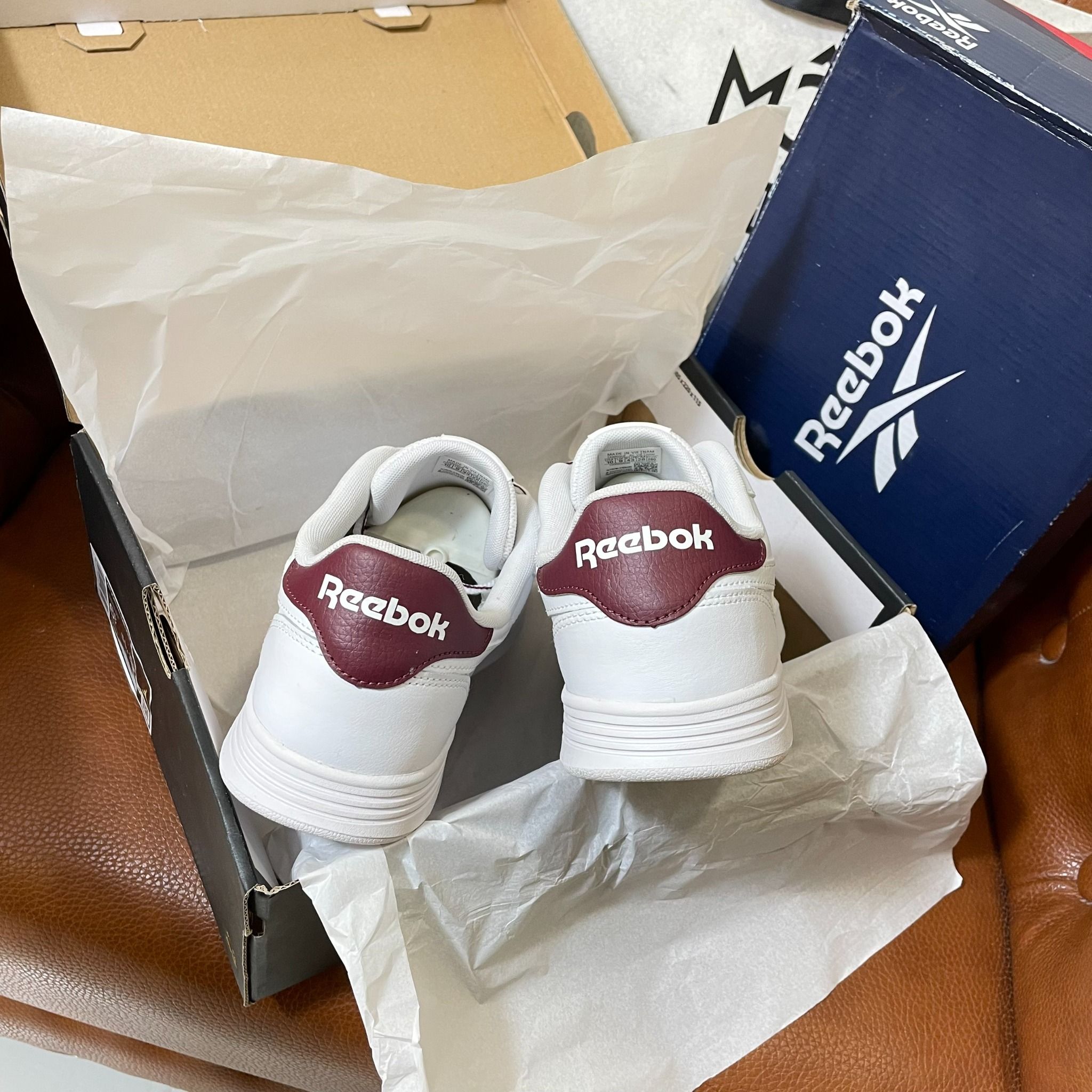 0934 - *CHÍNH HÃNG* - GIÀY REEBOK - ĐẾ BẰNG - GÓT ĐỎ ĐÔ - (5435)