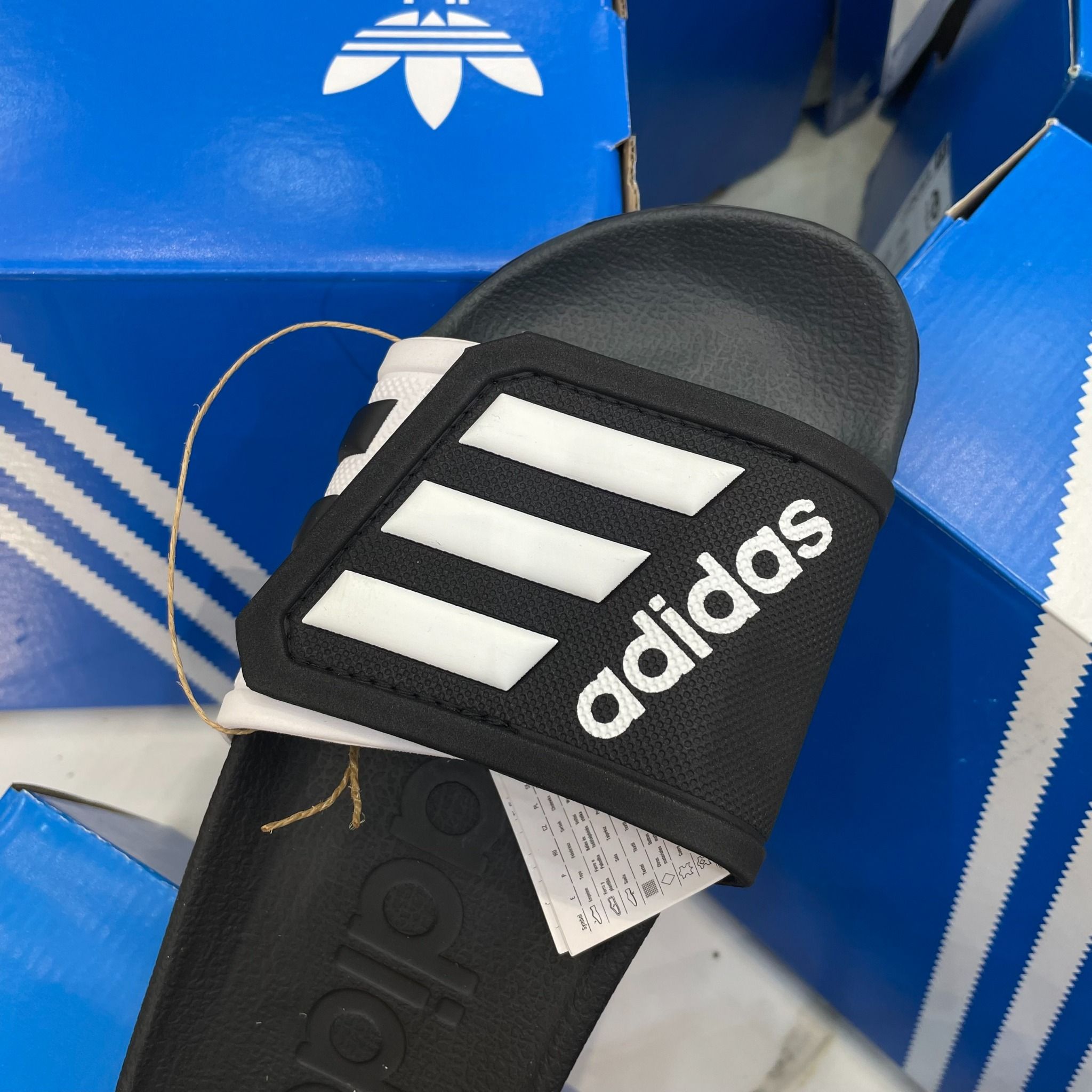 0996 - HÀNG CHÍNH HÃNG - DÉP ADIDAS TND * MÀU ĐEN QUAI TRẮNG * - CODE: GZ5933