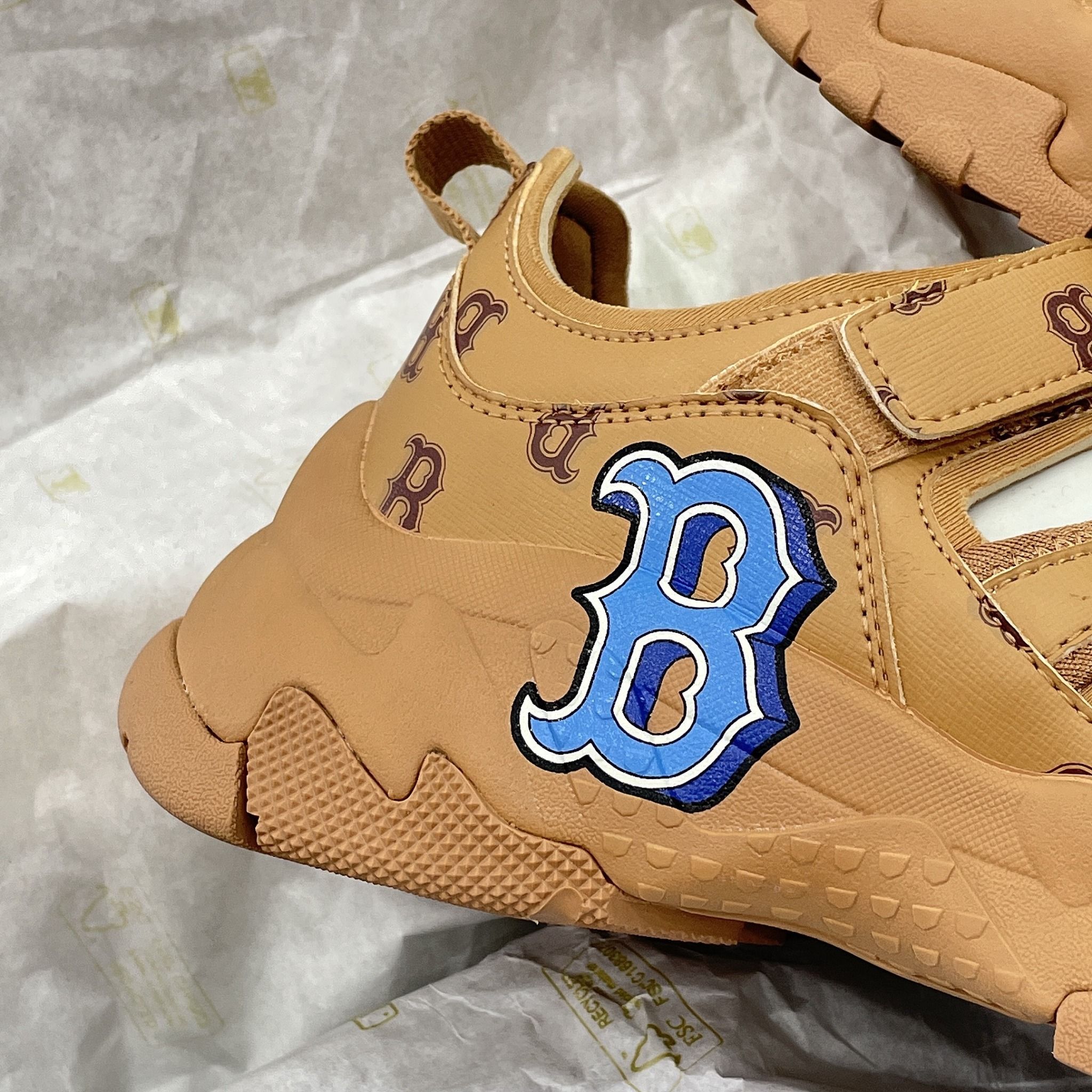 1017 - HÀNG CHÍNH HÃNG - GIÀY SANDAL - MLB BIGBALL CHUNKY MASK MONOTIVE BOSTON RED SOX SAND - CODE: 3ASDCMV33-43SAS