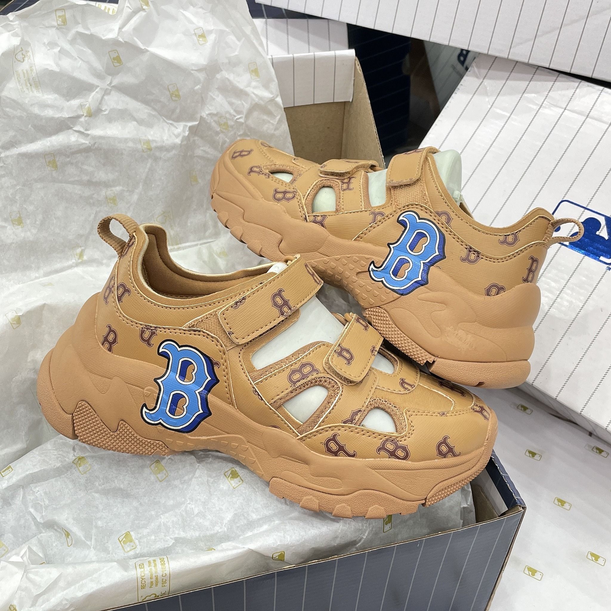 1017 - HÀNG CHÍNH HÃNG - GIÀY SANDAL - MLB BIGBALL CHUNKY MASK MONOTIVE BOSTON RED SOX SAND - CODE: 3ASDCMV33-43SAS
