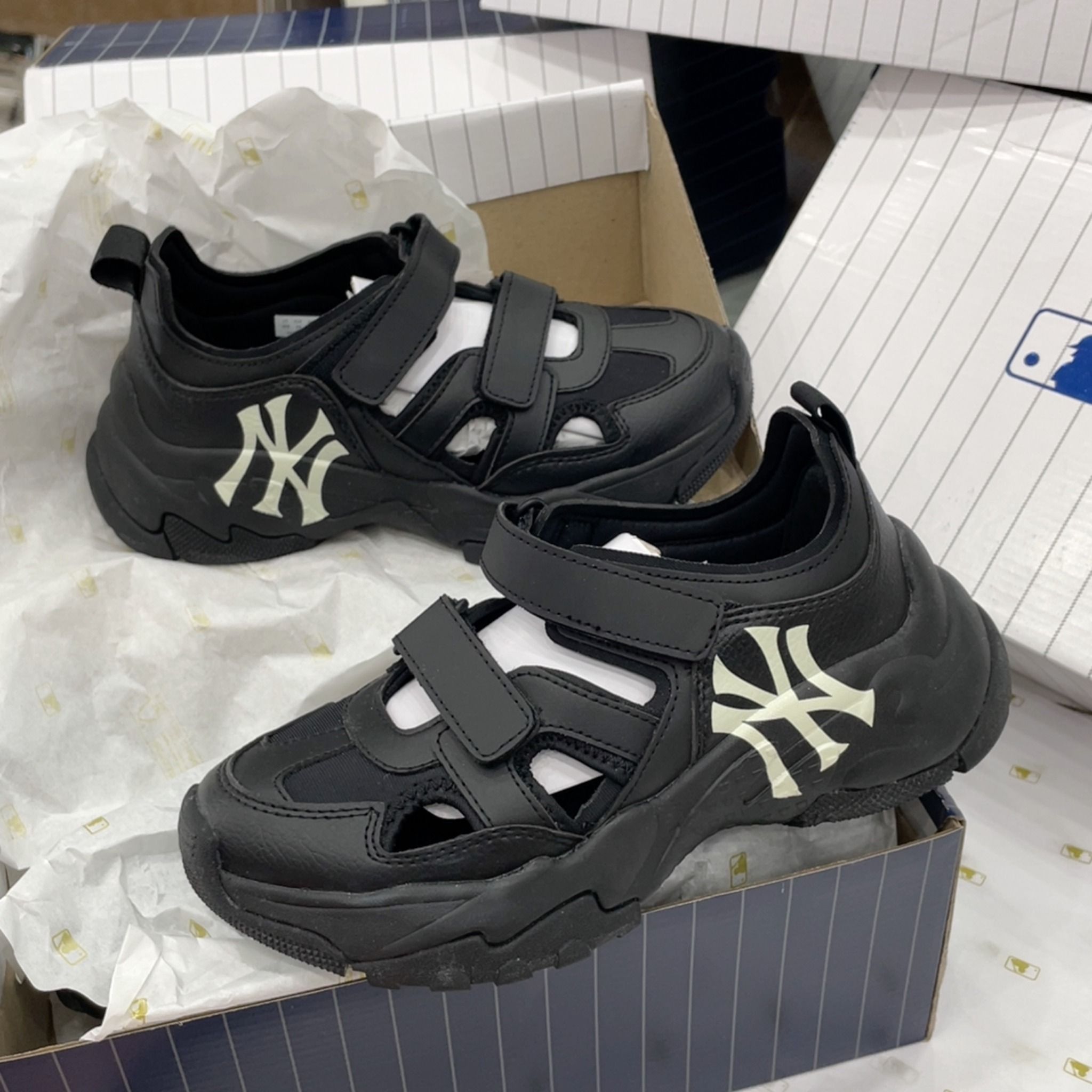 1020 - HÀNG CHÍNH HÃNG - GIÀY SANDAL - MLB Big Ball Chunky Mask New York Yankees- Màu đen - Code: 3ASDCH133-50BKS