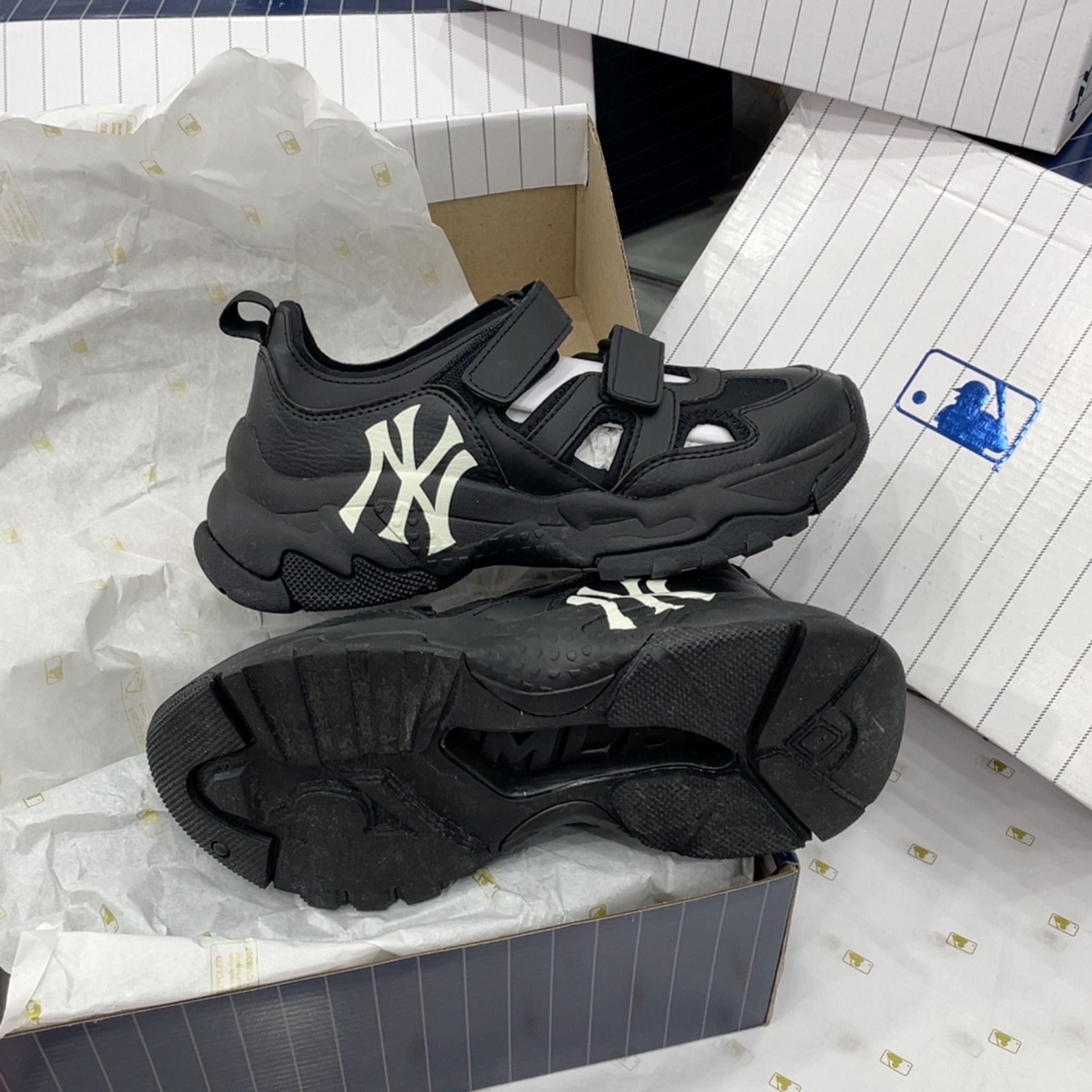 1020 - HÀNG CHÍNH HÃNG - GIÀY SANDAL - MLB Big Ball Chunky Mask New York Yankees- Màu đen - Code: 3ASDCH133-50BKS