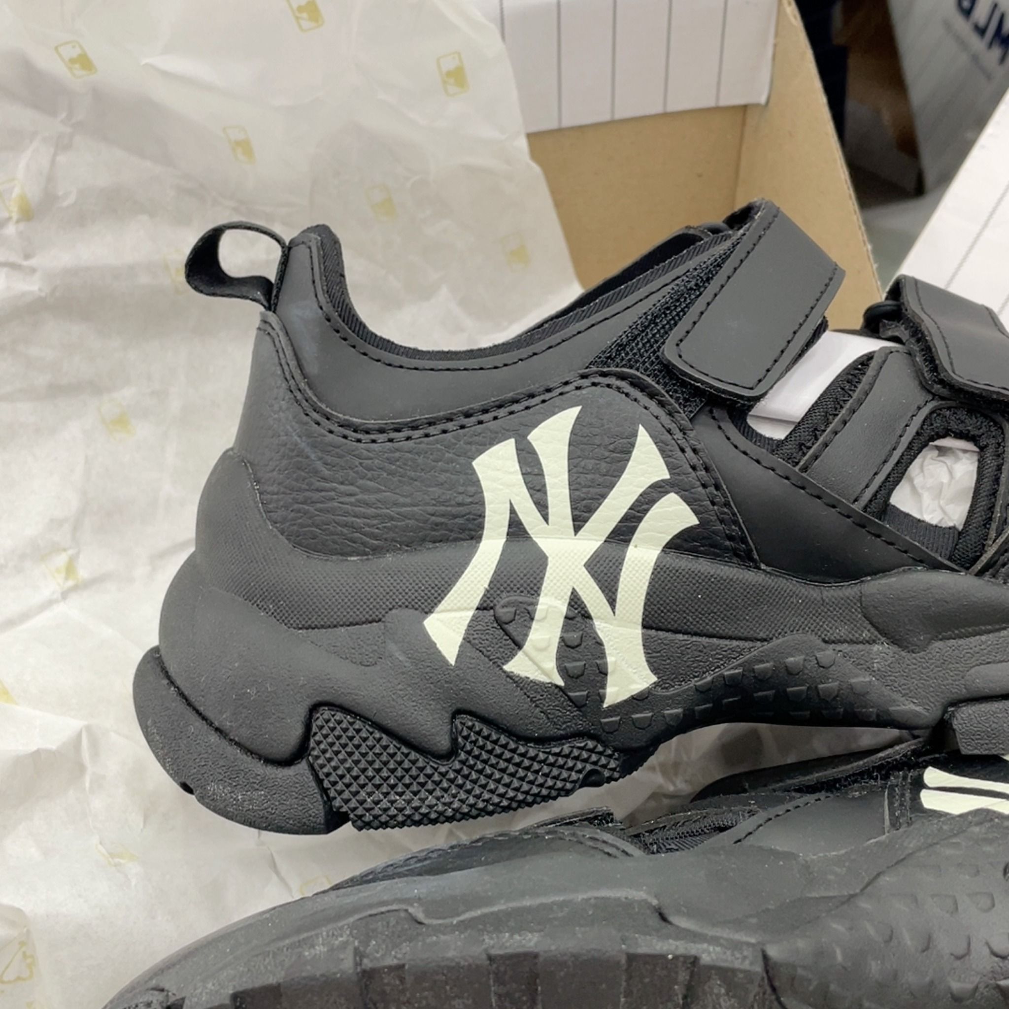 1020 - HÀNG CHÍNH HÃNG - GIÀY SANDAL - MLB Big Ball Chunky Mask New York Yankees- Màu đen - Code: 3ASDCH133-50BKS