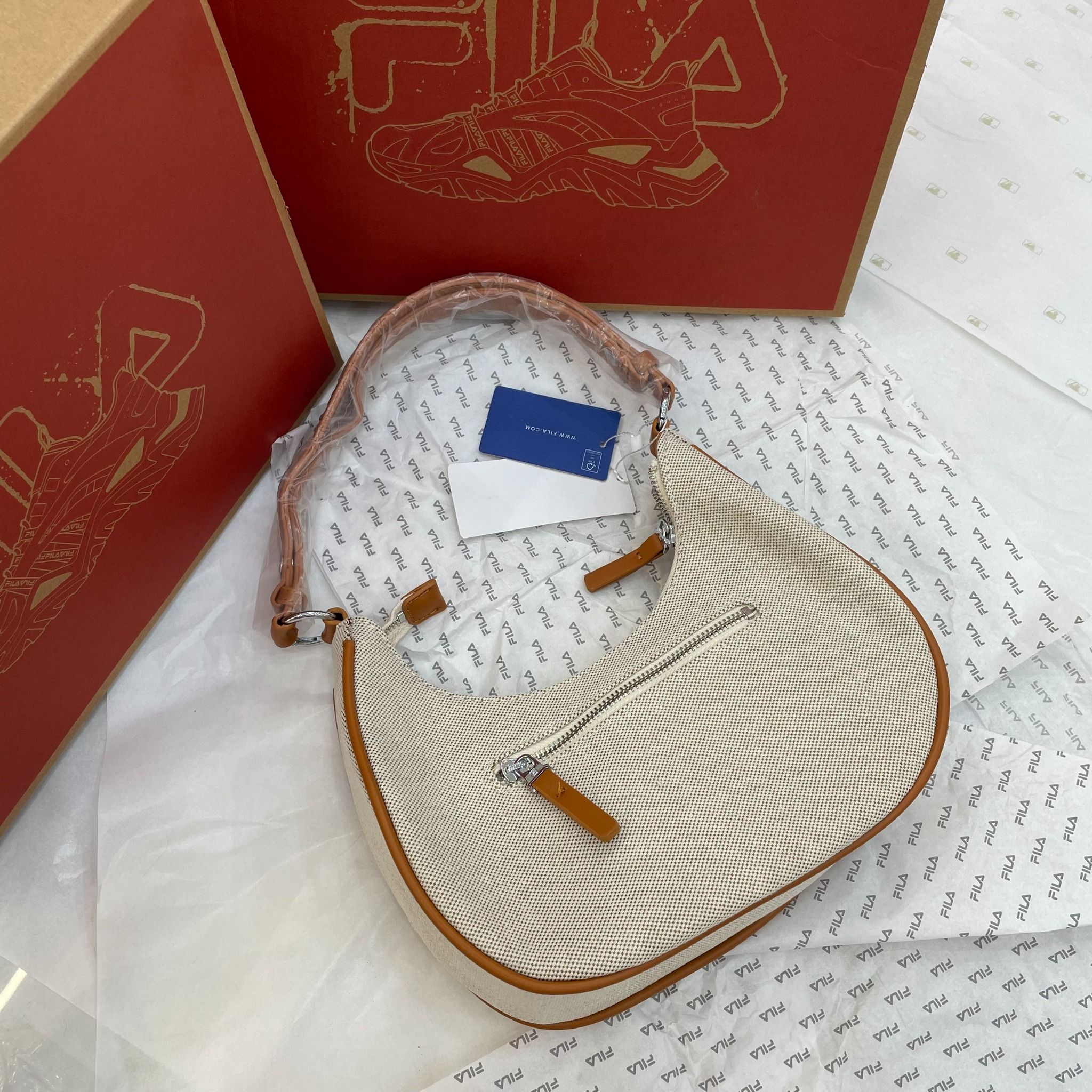 1025 - HÀNG CHÍNH HÃNG - TÚI KẸP NÁCH HOBO FILA CREAM CODE: 50DB6ACFDE7525GS