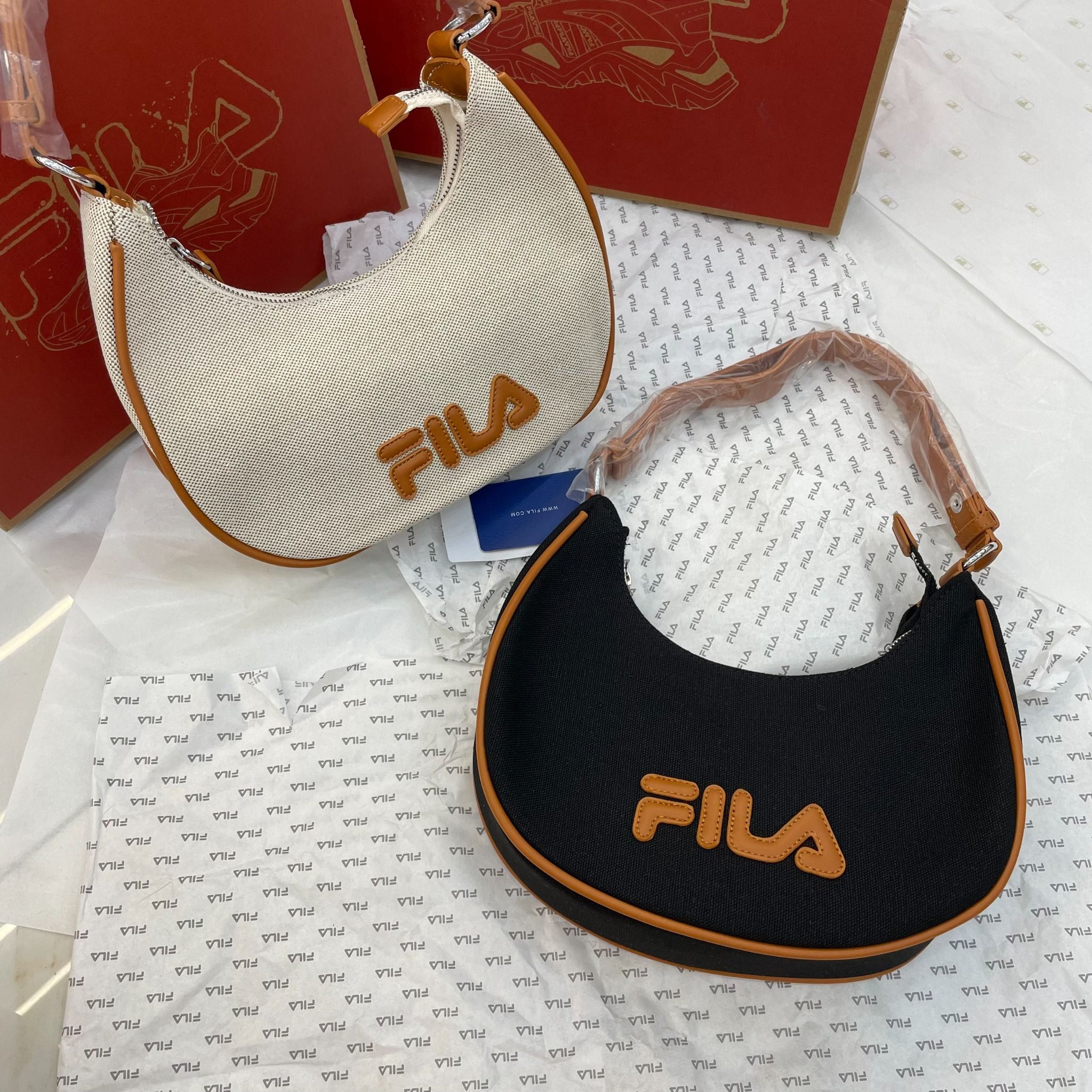 1025 - HÀNG CHÍNH HÃNG - TÚI KẸP NÁCH HOBO FILA CREAM CODE: 50DB6ACFDE7525GS
