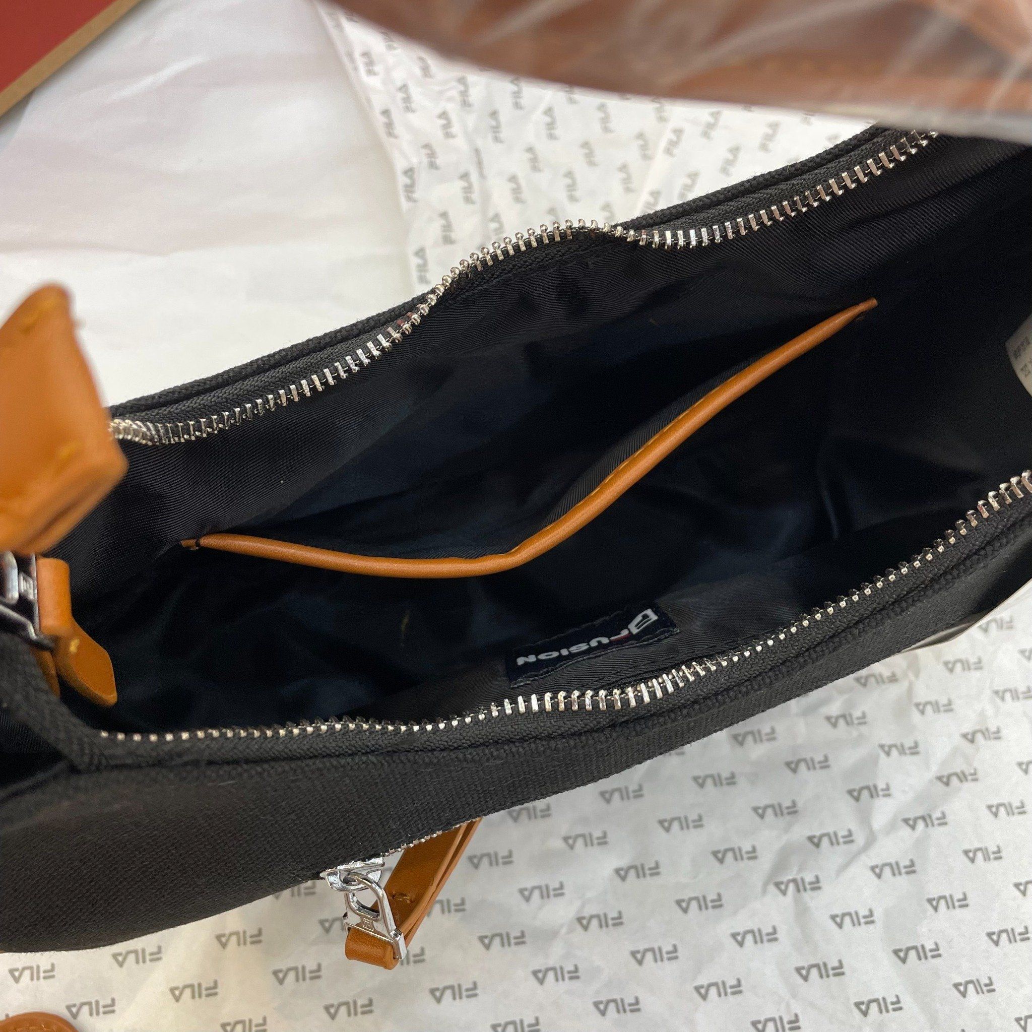 1026 - HÀNG CHÍNH HÃNG - TÚI KẸP NÁCH HOBO FILA BLACK