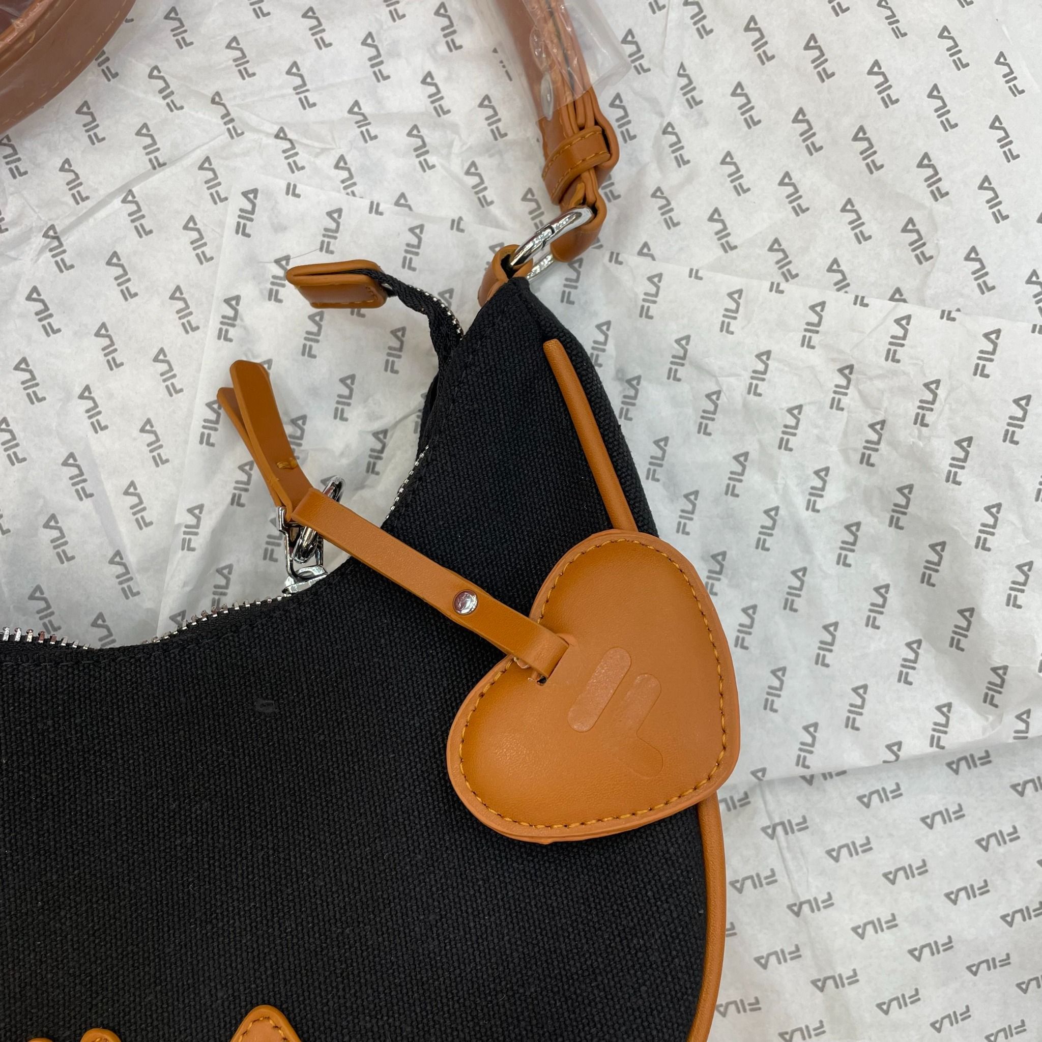 1026 - HÀNG CHÍNH HÃNG - TÚI KẸP NÁCH HOBO FILA BLACK