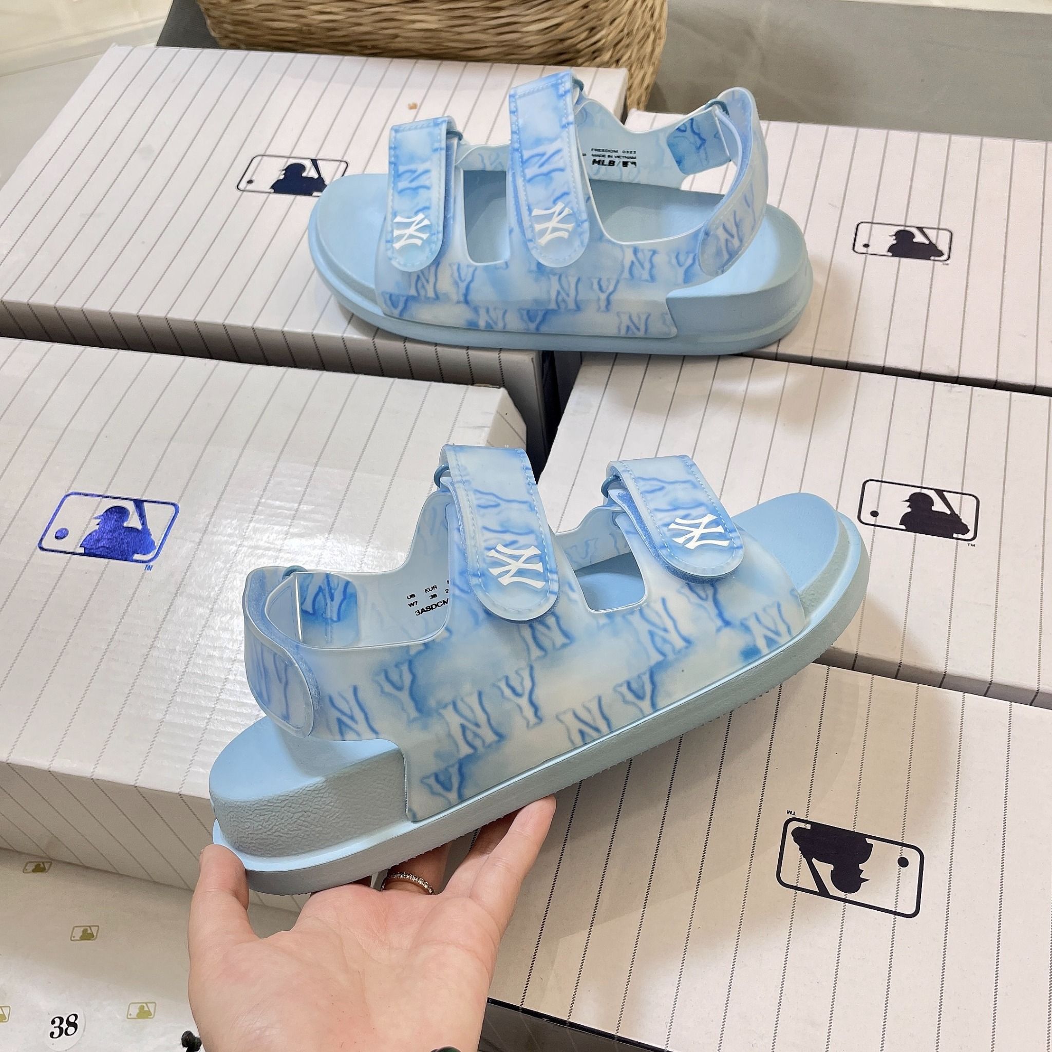 1037 - HÀNG CHÍNH HÃNG - GIÀY SANDAL MLB - MONOGRAM XANH BIỂN - QUAI NHỰA