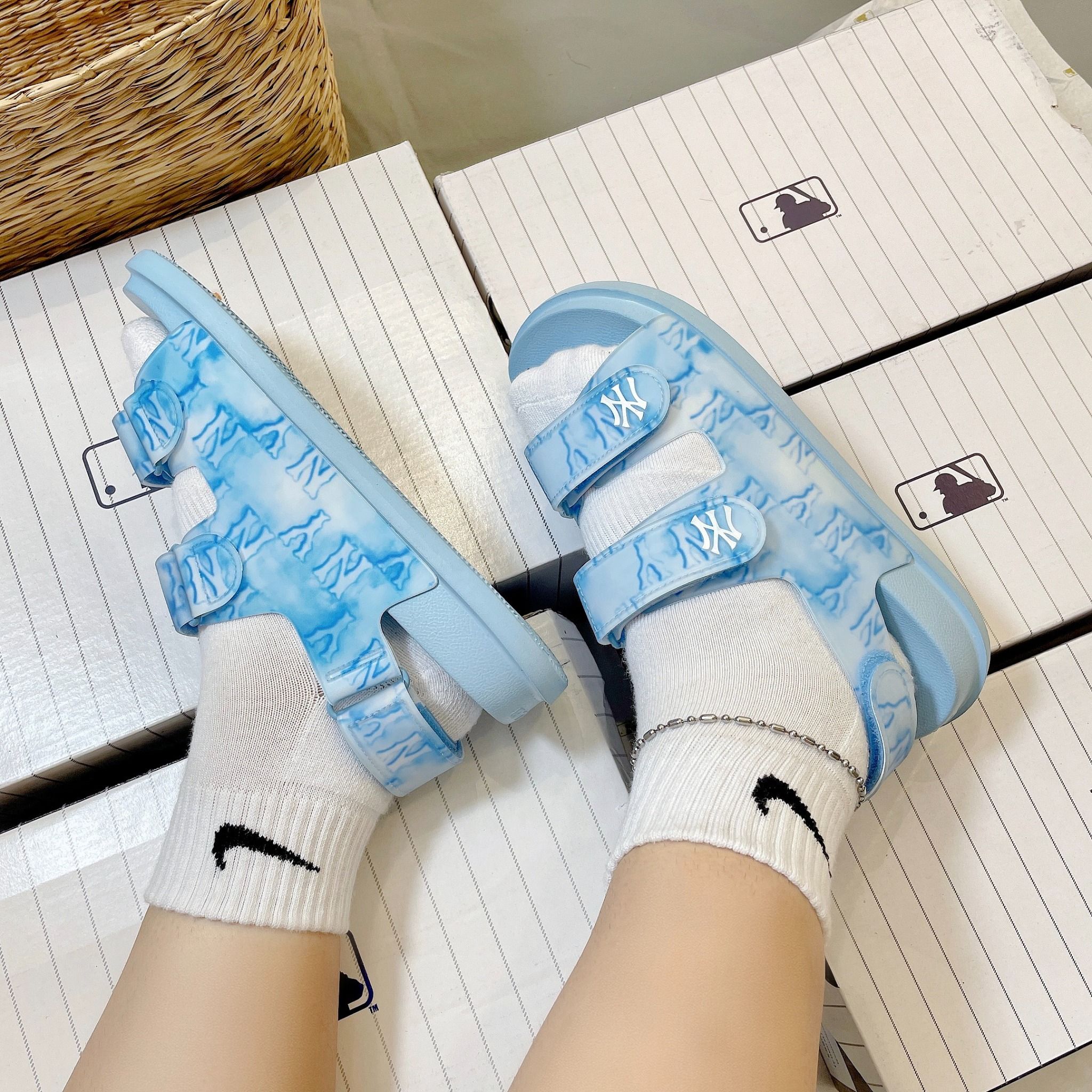 1037 - HÀNG CHÍNH HÃNG - GIÀY SANDAL MLB - MONOGRAM XANH BIỂN - QUAI NHỰA
