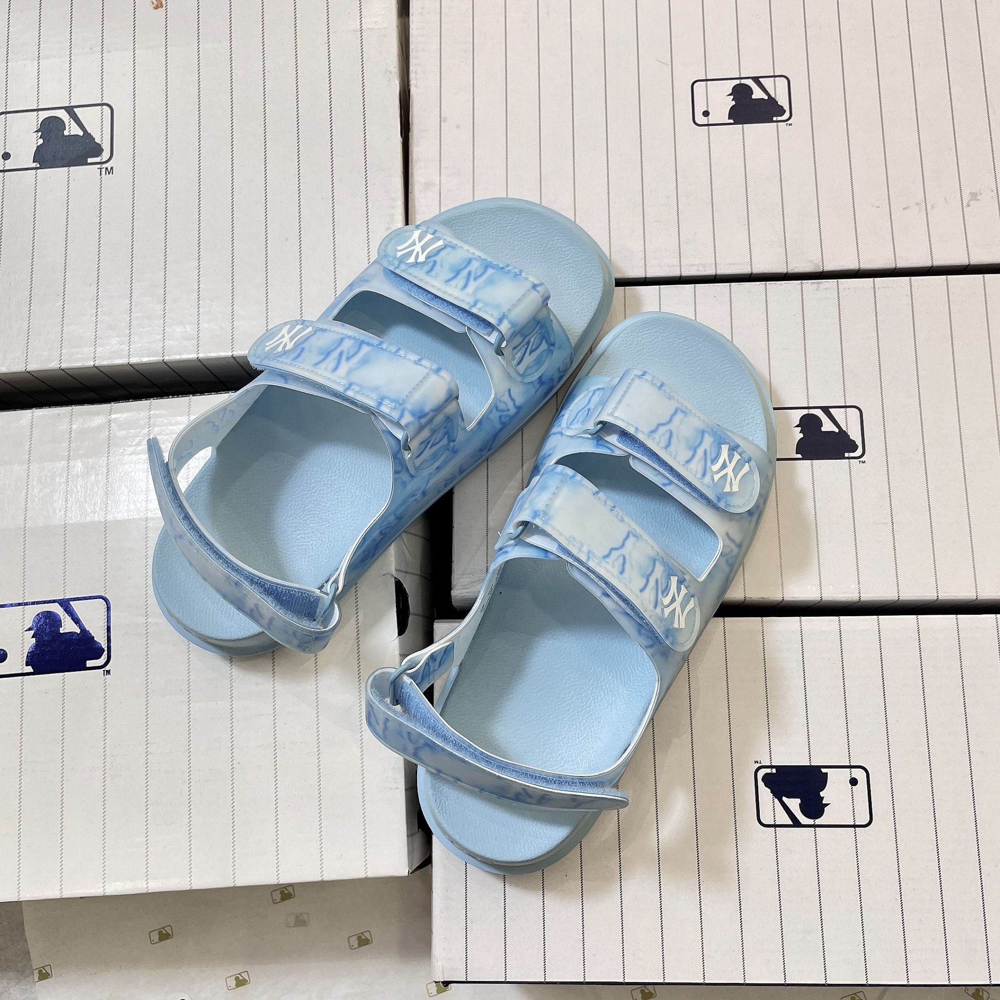 1037 - HÀNG CHÍNH HÃNG - GIÀY SANDAL MLB - MONOGRAM XANH BIỂN - QUAI NHỰA