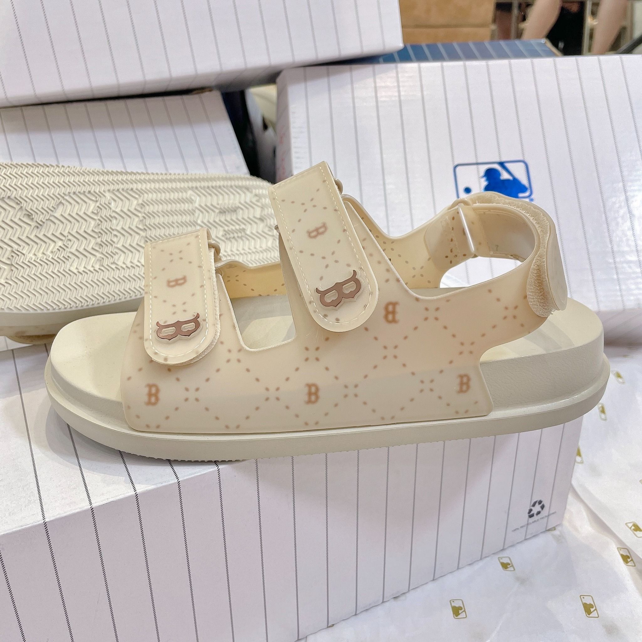 1038 - HÀNG CHÍNH HÃNG - GIÀY SANDAL MLB - DIA B NÂU - QUAI NHỰA - CODE: 3ASDCSD33-43BGS