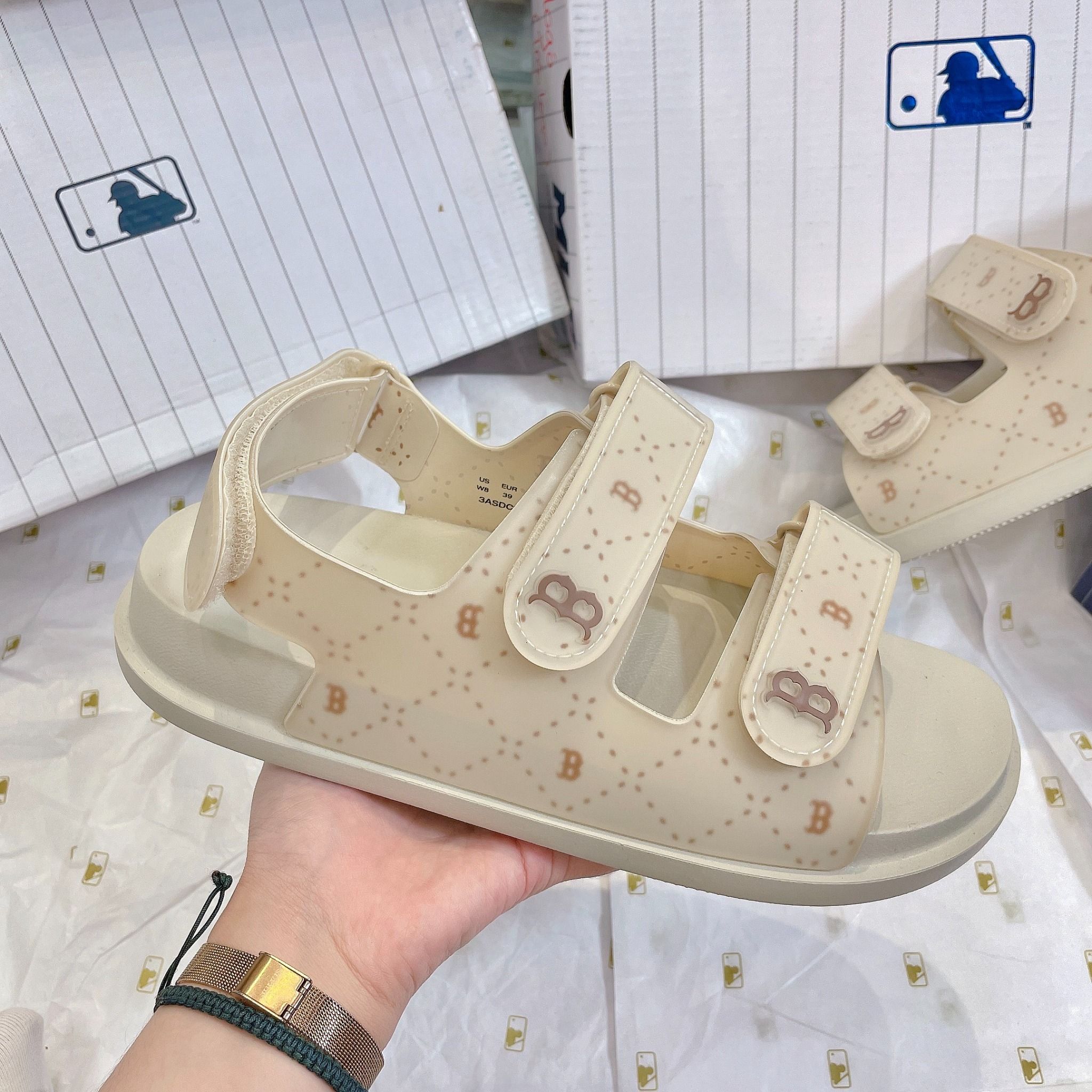 1038 - HÀNG CHÍNH HÃNG - GIÀY SANDAL MLB - DIA B NÂU - QUAI NHỰA - CODE: 3ASDCSD33-43BGS