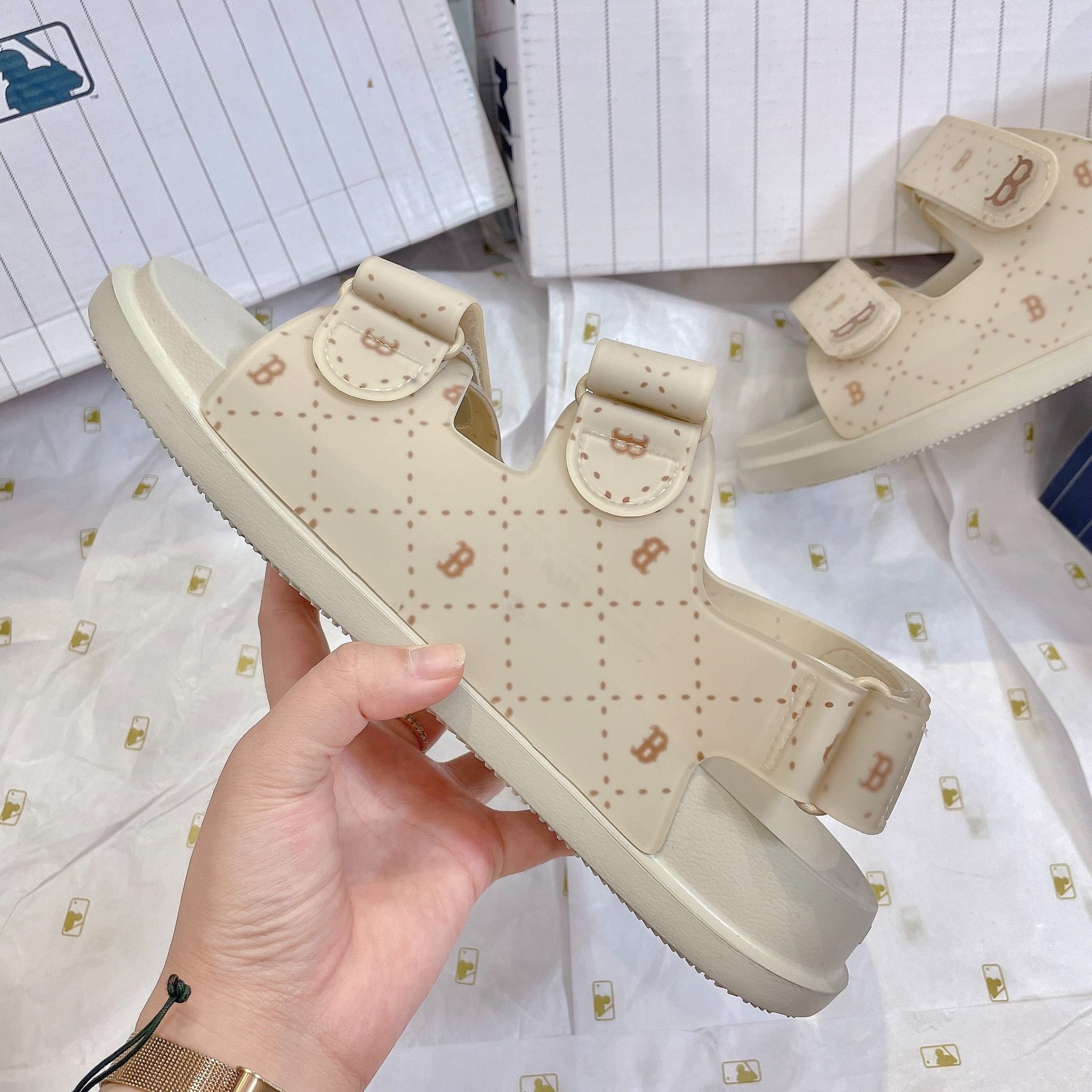 1038 - HÀNG CHÍNH HÃNG - GIÀY SANDAL MLB - DIA B NÂU - QUAI NHỰA - CODE: 3ASDCSD33-43BGS