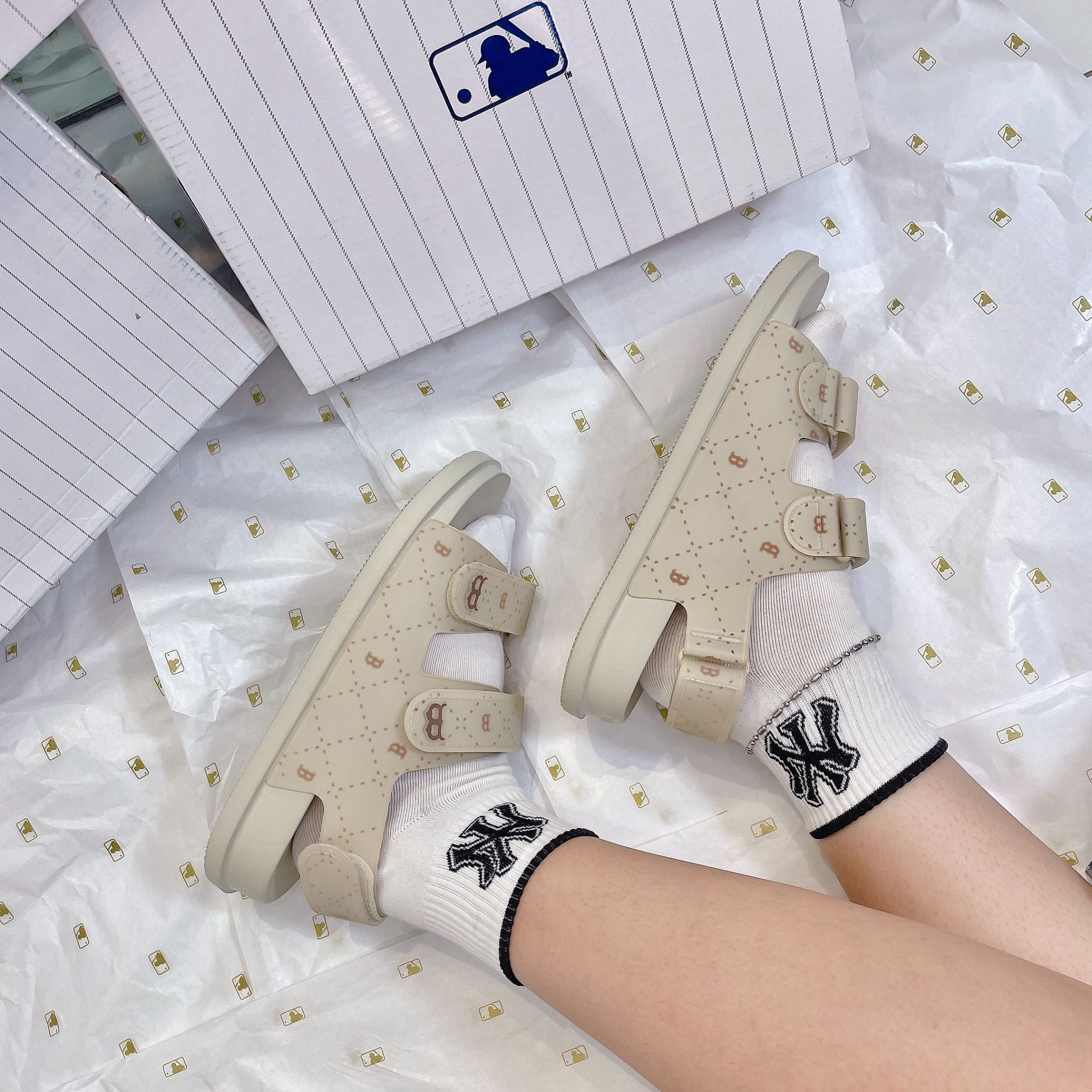 1038 - HÀNG CHÍNH HÃNG - GIÀY SANDAL MLB - DIA B NÂU - QUAI NHỰA - CODE: 3ASDCSD33-43BGS